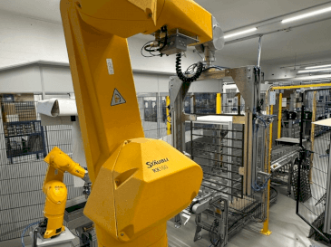 Front view of STAUBLI RX160 machine