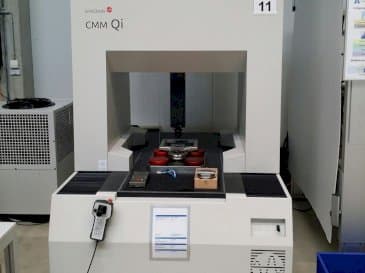 Front view of EROWA CMM Qi machine