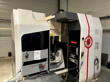 Front view of Huron UMILL 6  machine