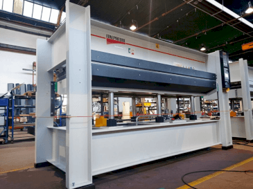 Front view of ITALPRESSE XL/6 30-13 PM BO machine