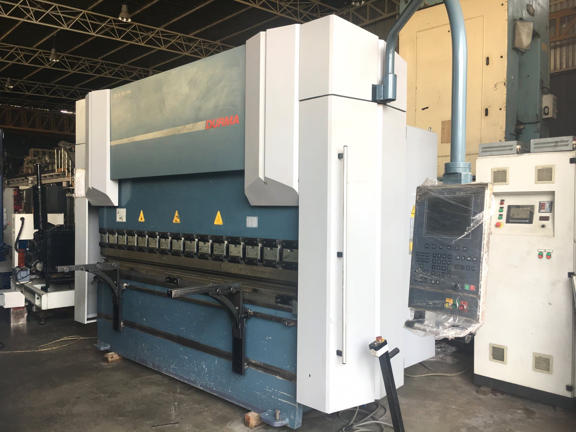 Right view of Durma AD-S 30100 Machine