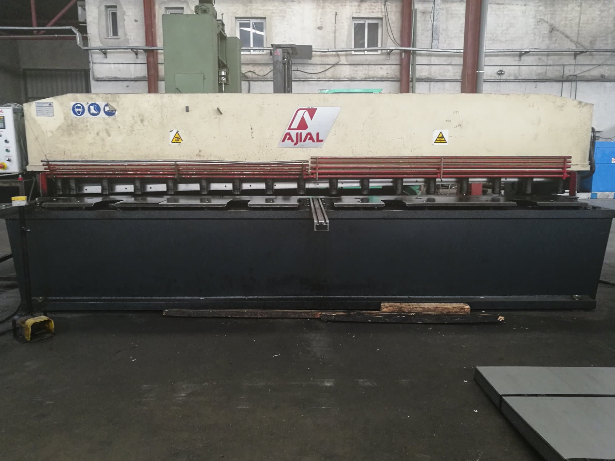 Front view of Ajial CB-640 machine