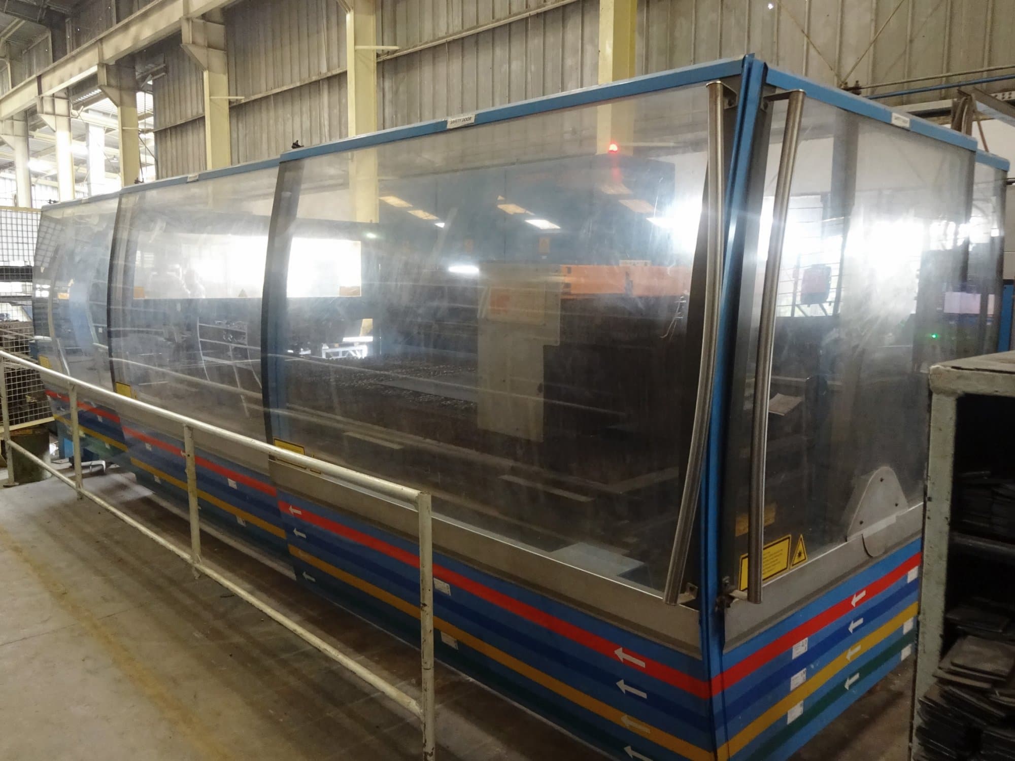 Right view of Prima Power Platino 2040 machine