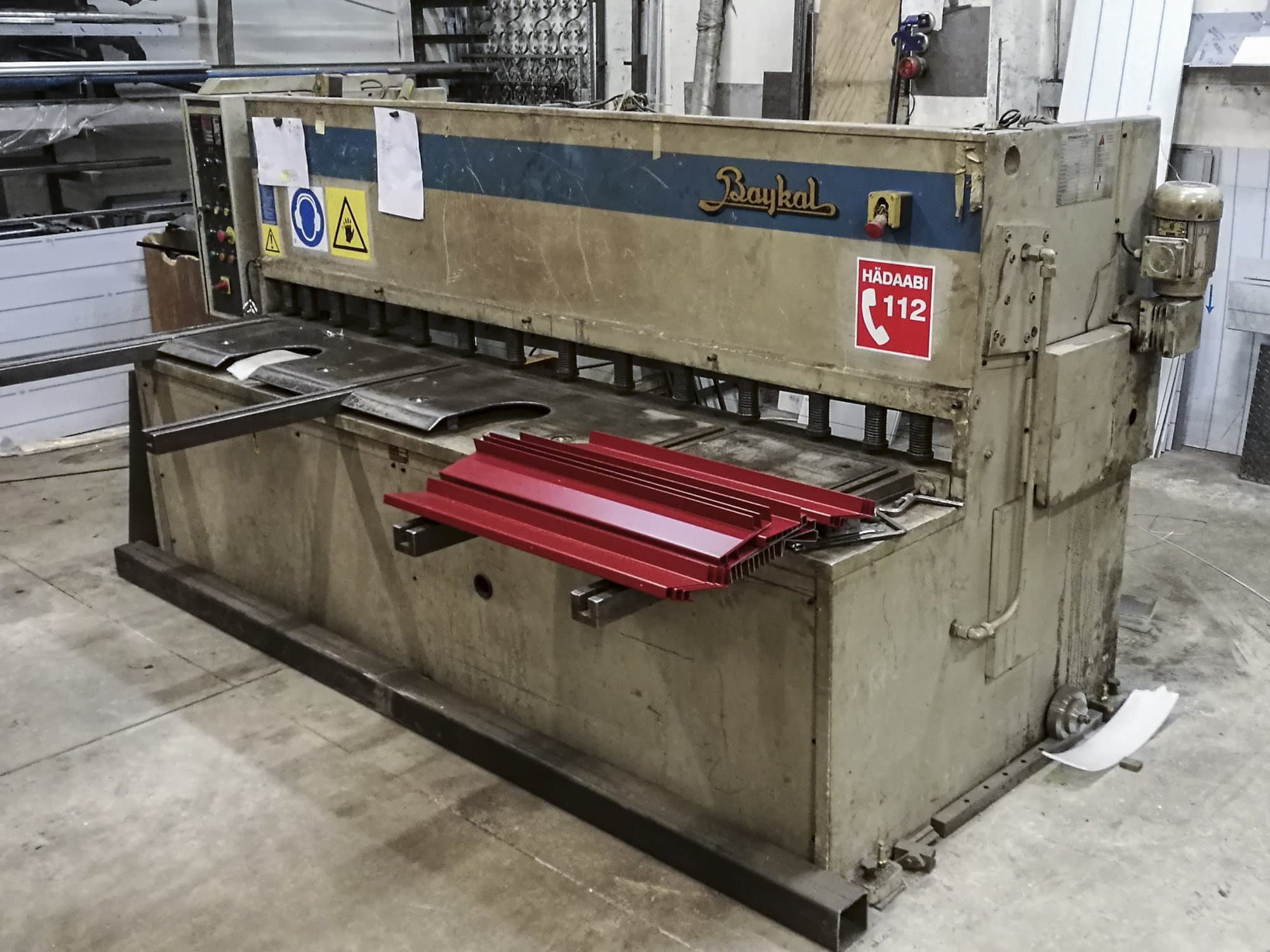 Right view of Baykal HGL 2600x6 Machine