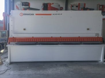 Front view of ERMAKSAN CNC HVR 4100x20 machine