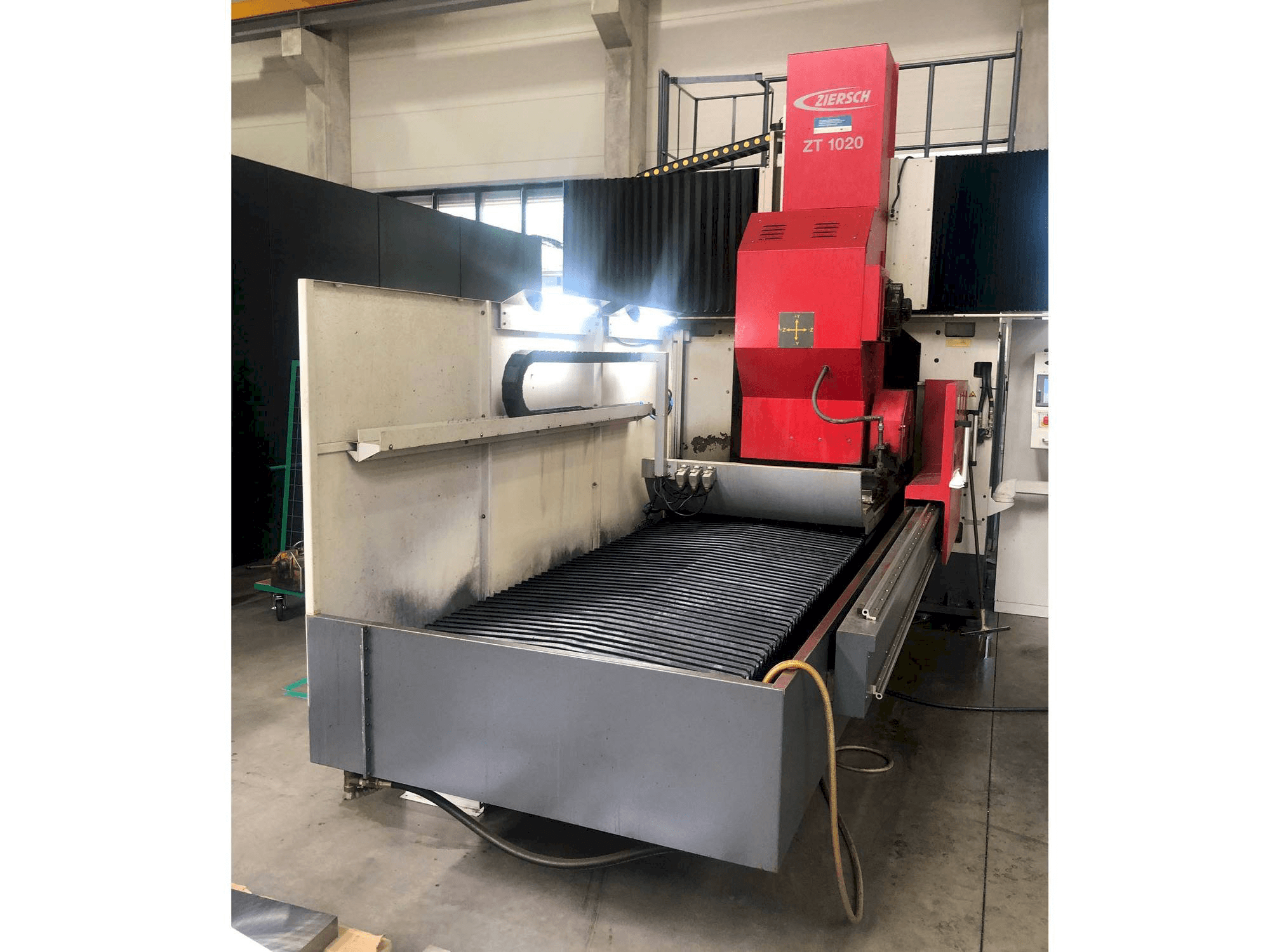 Front view of Ziersch ZT 1020 machine