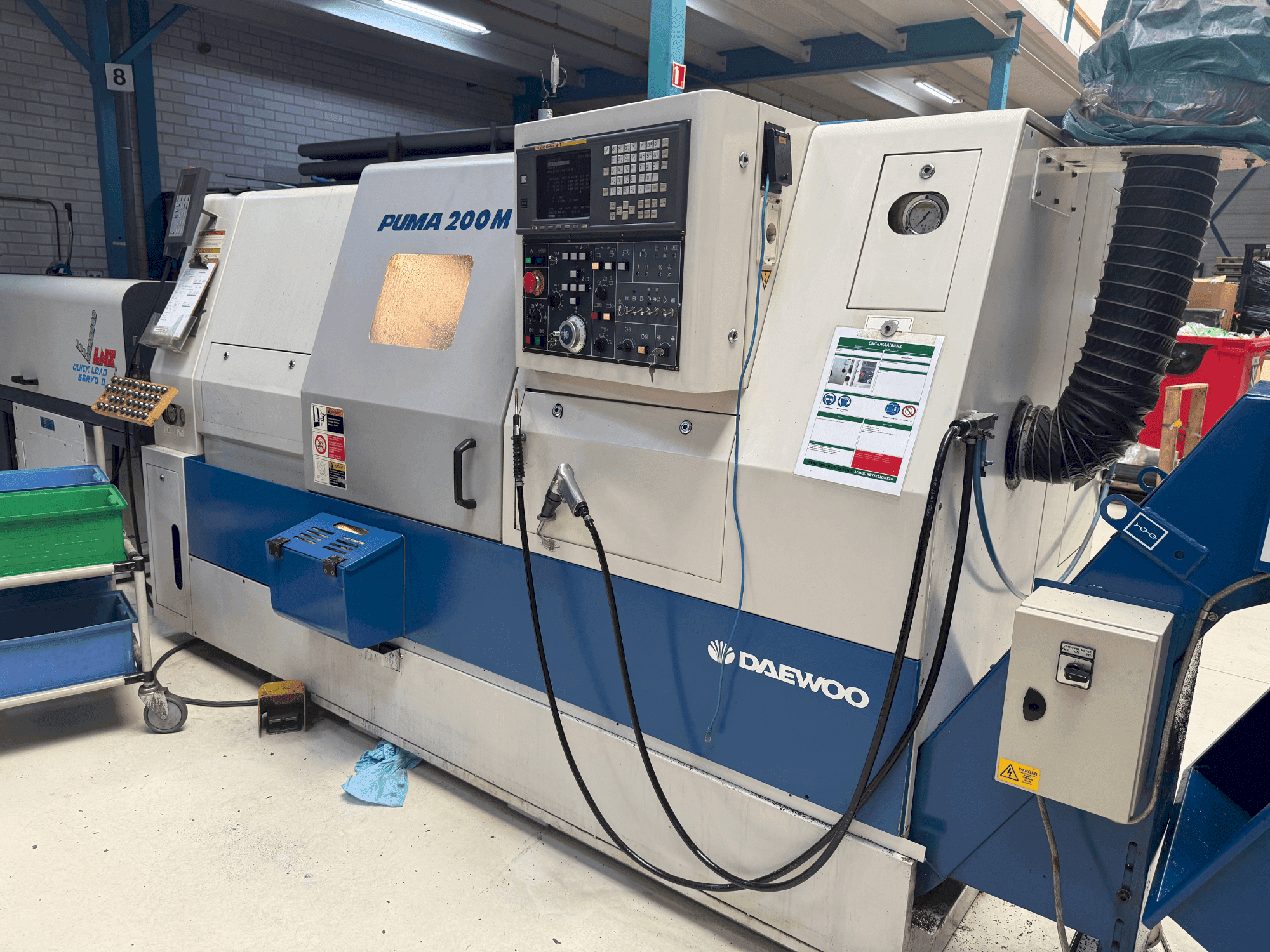 Front view of DAEWOO Puma 200 LMC machine