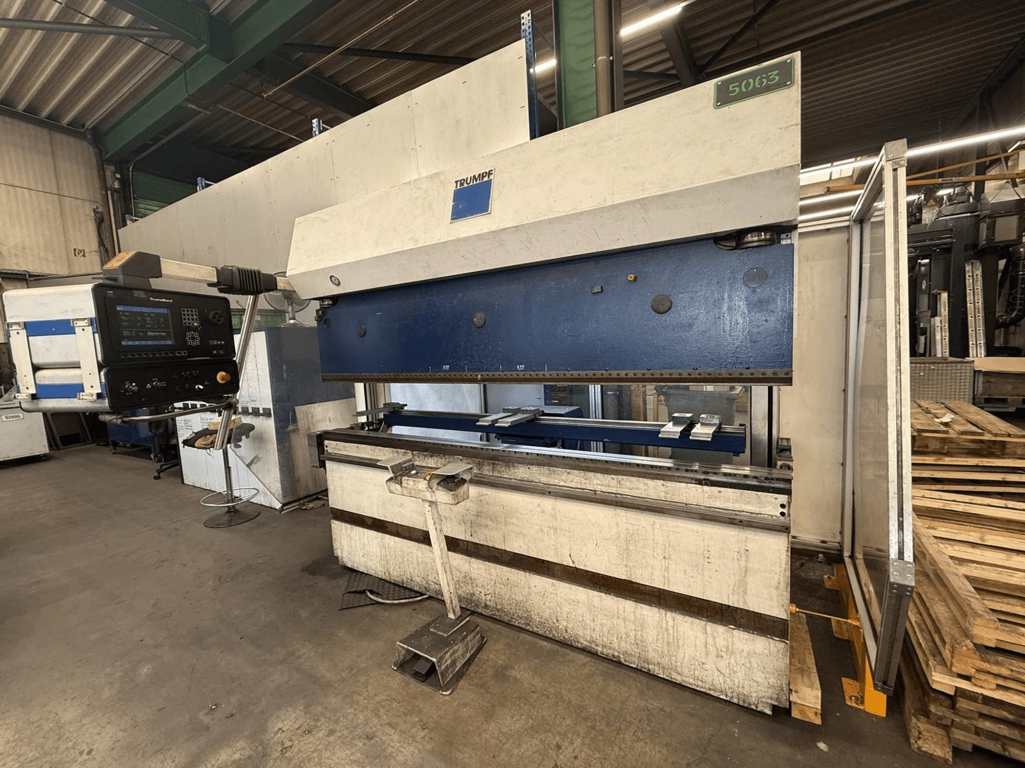 TRUMPF TrumaBend V85 S press brake, side view showing control panel, bending area, and surrounding workshop environment.