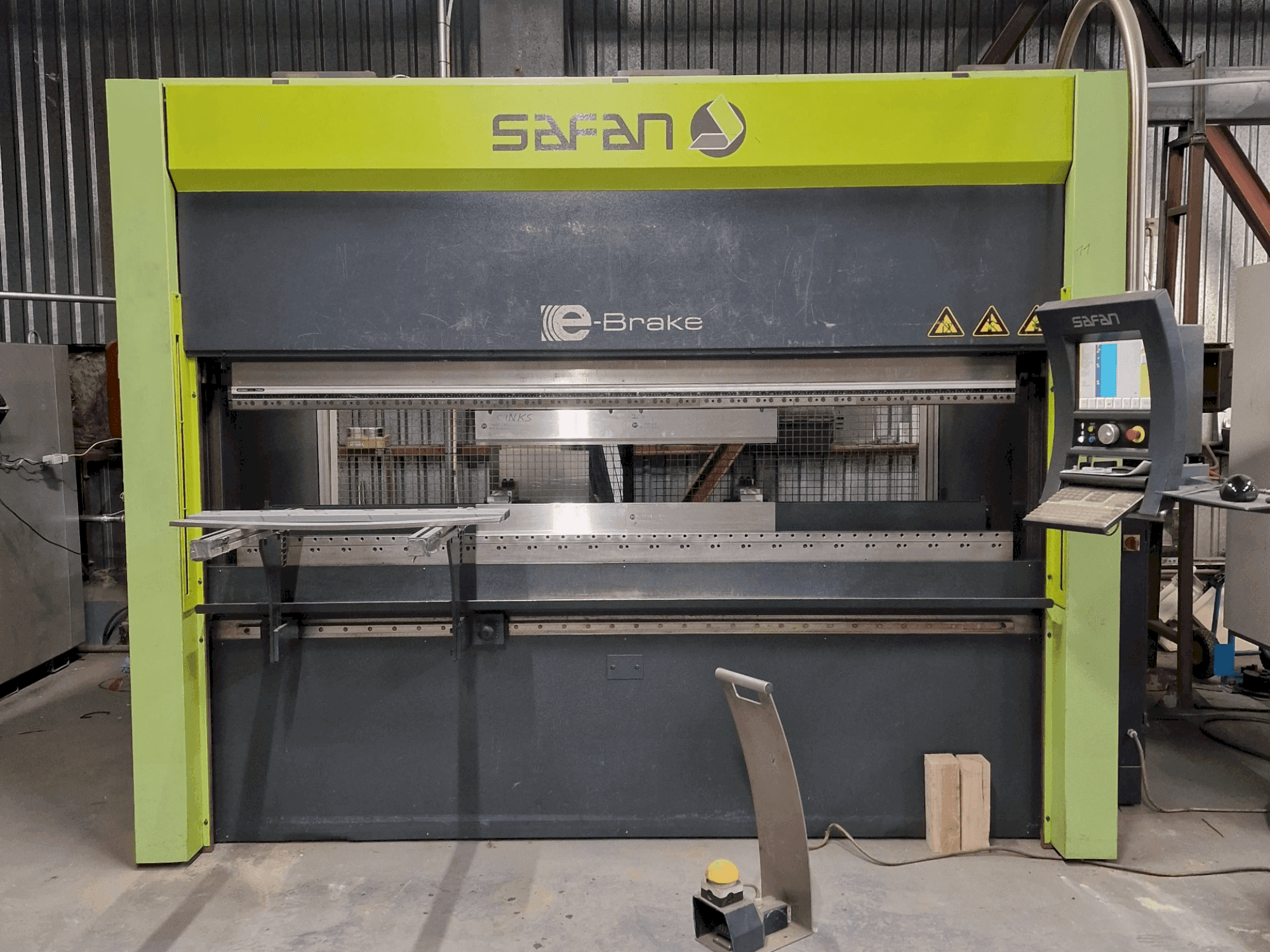 Front view of Safan E-Brake 80-2550-Ts3 Cnc machine