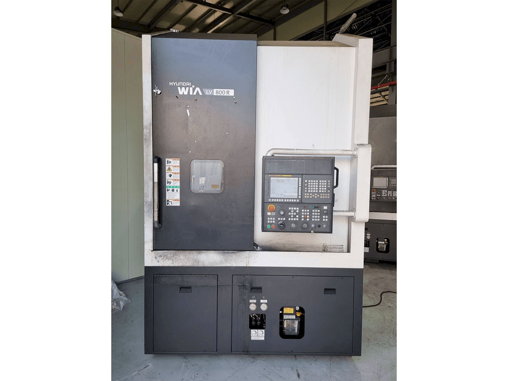 Front view of Hyundai Wia LV800R machine