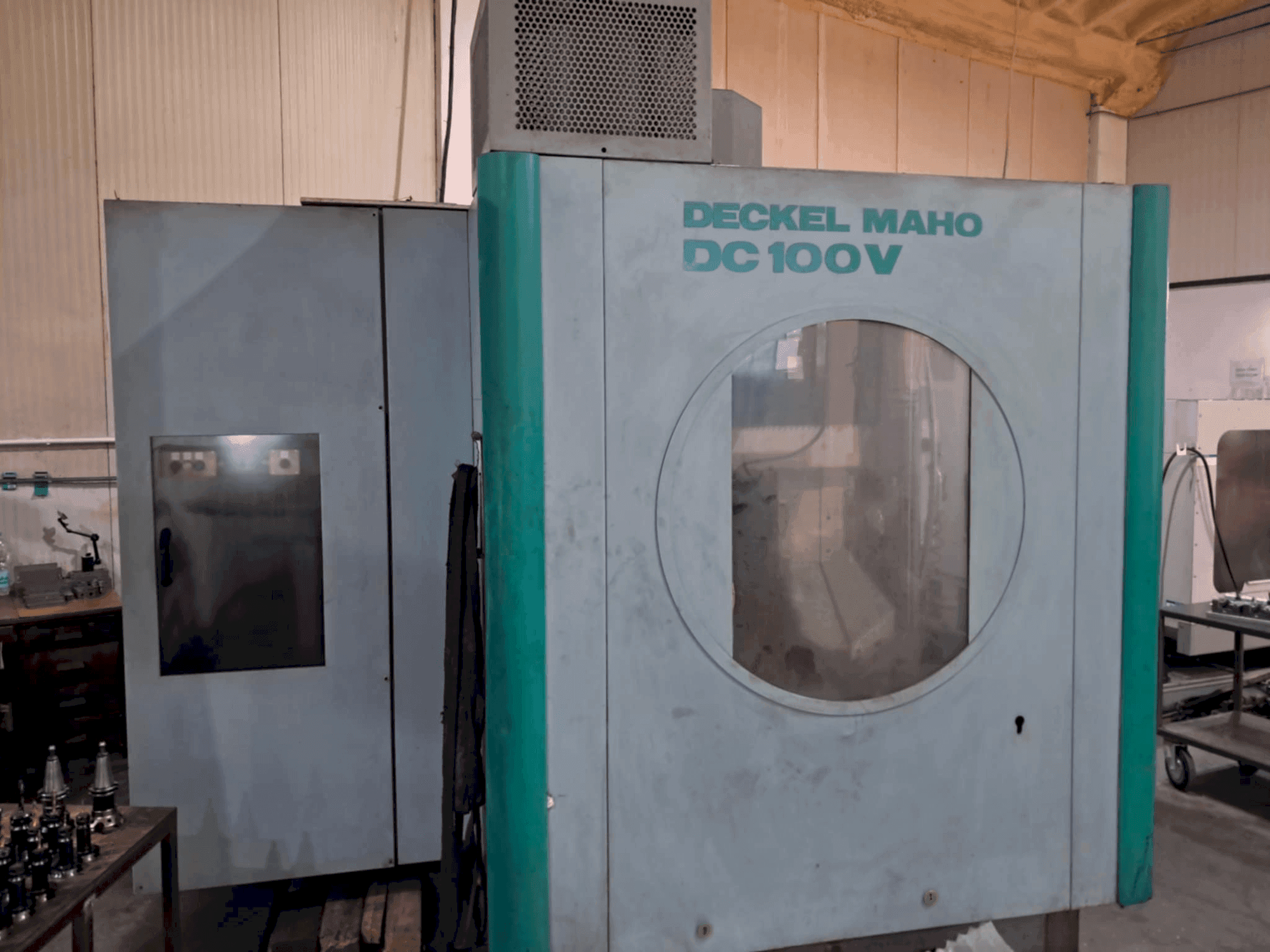 Front view of DECKEL MAHO DC 100V machine