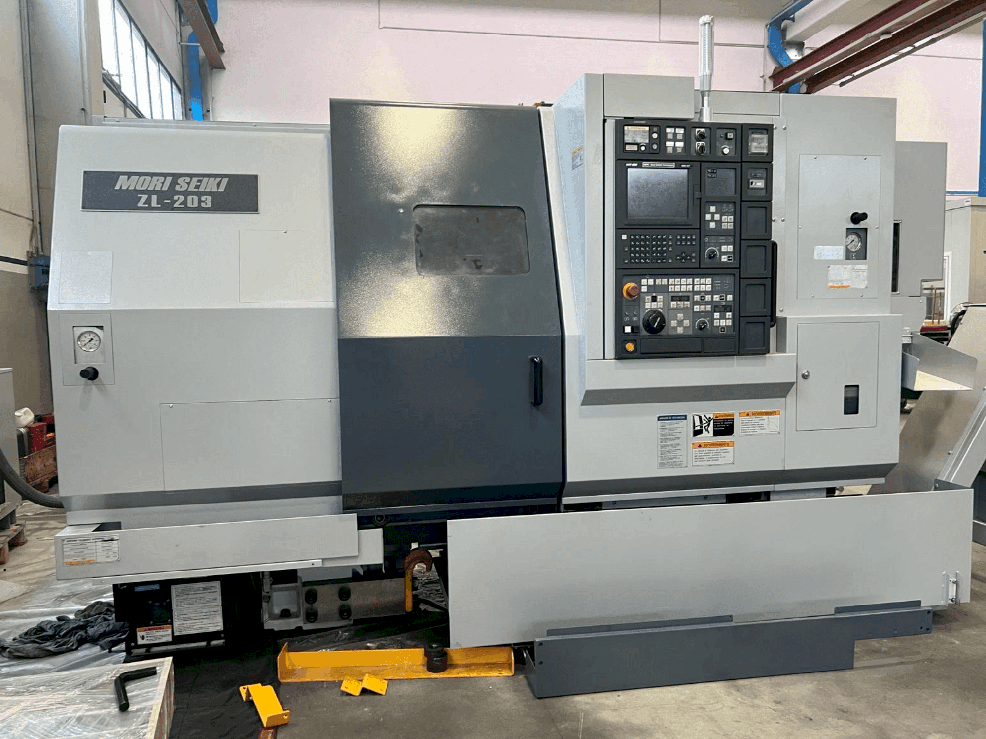 Front view of MORI SEIKI ZL-203SMC machine
