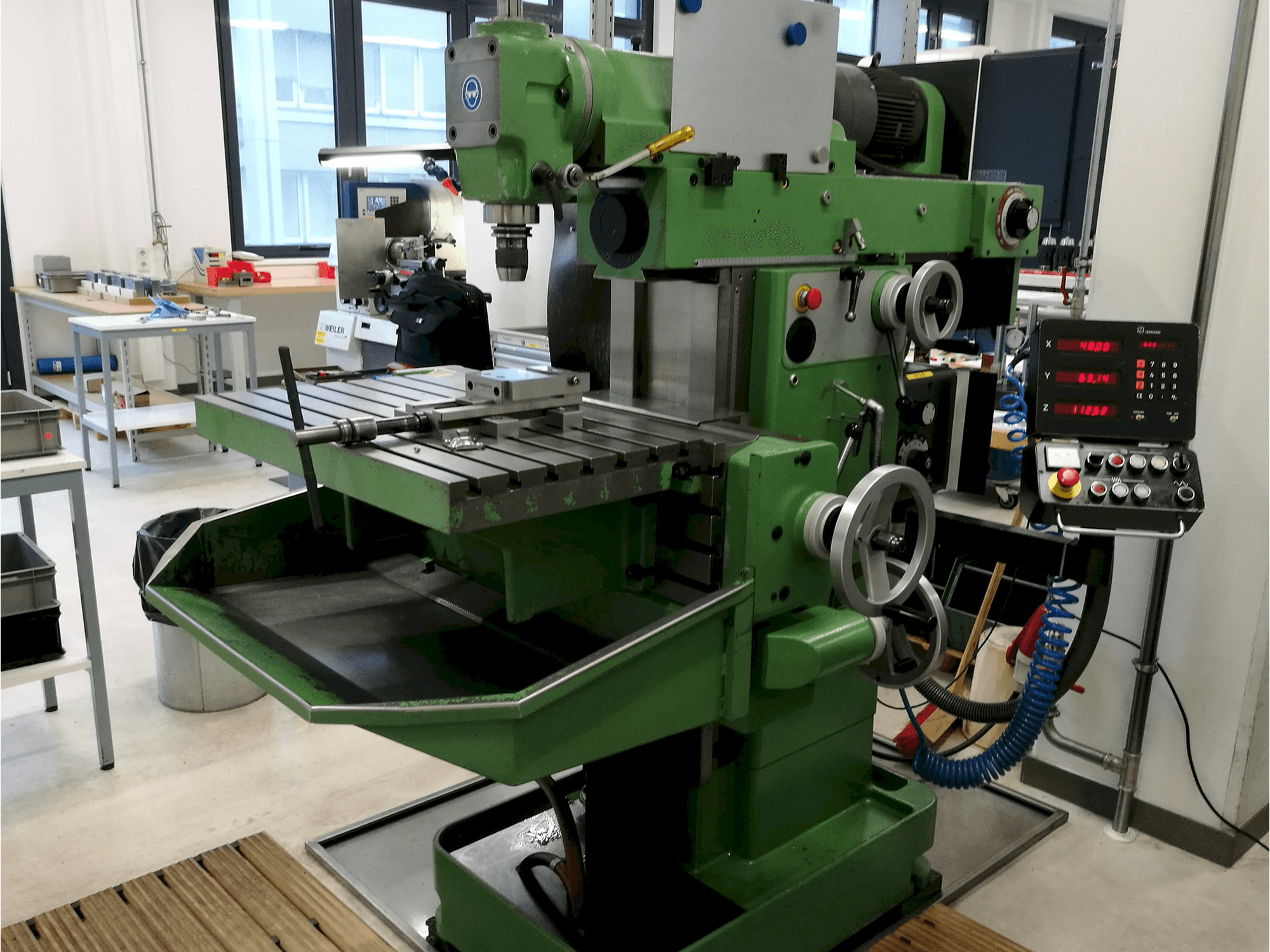Right view of DECKEL FP4M Machine