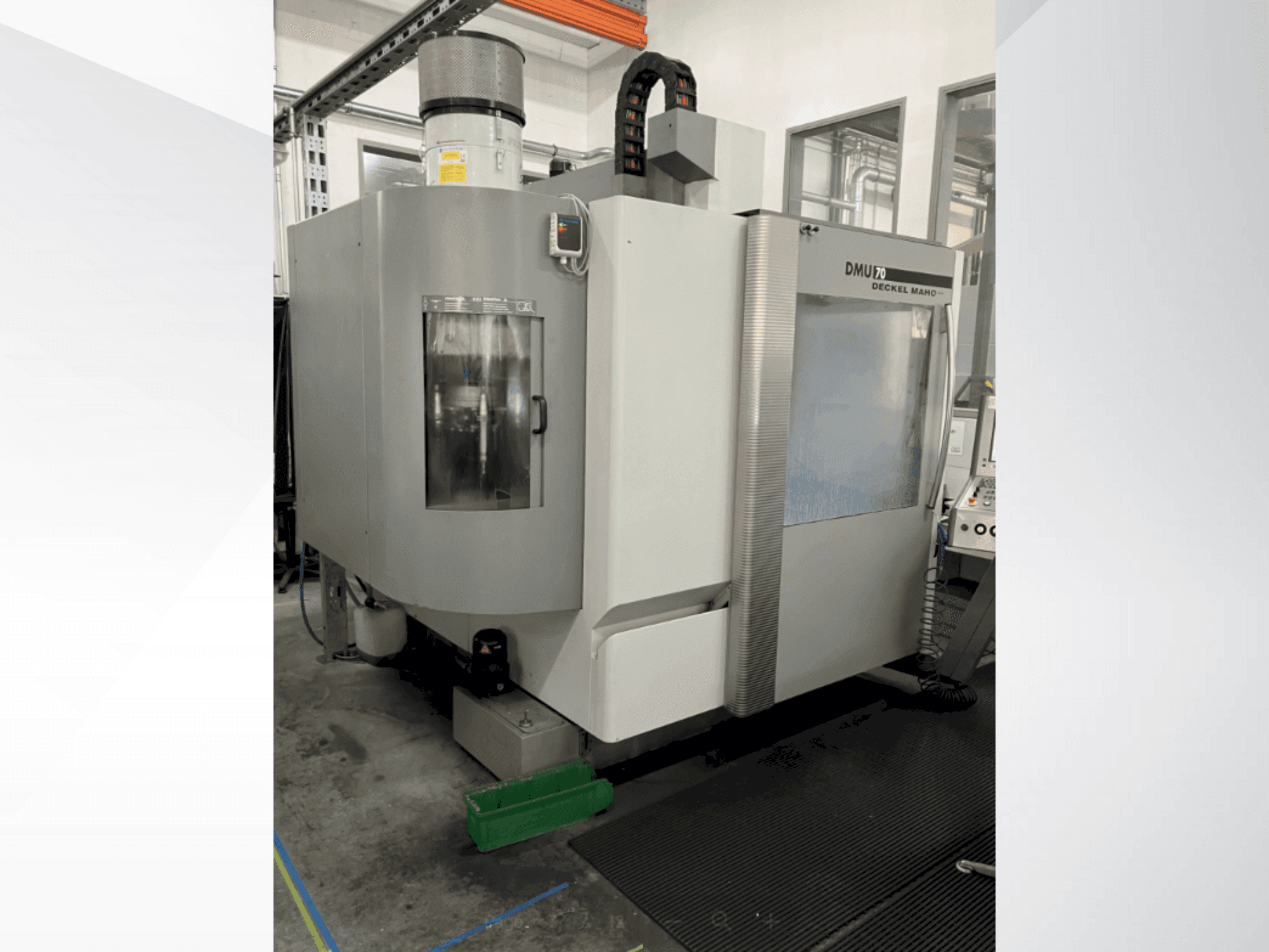 Front view of DMG DECKEL MAHO DMU 70 machine