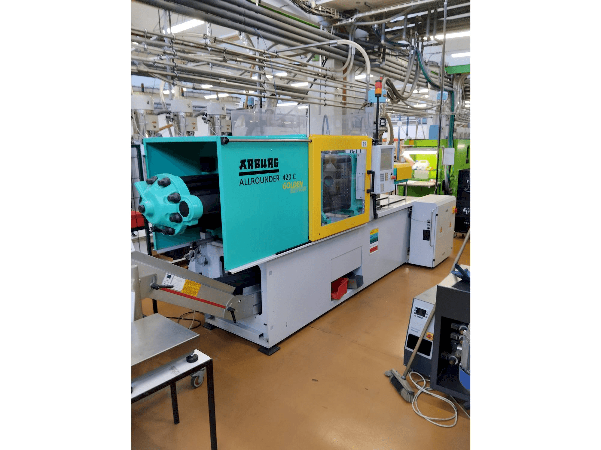 Front view of Arburg Allrounder 420 C 1000-290 machine