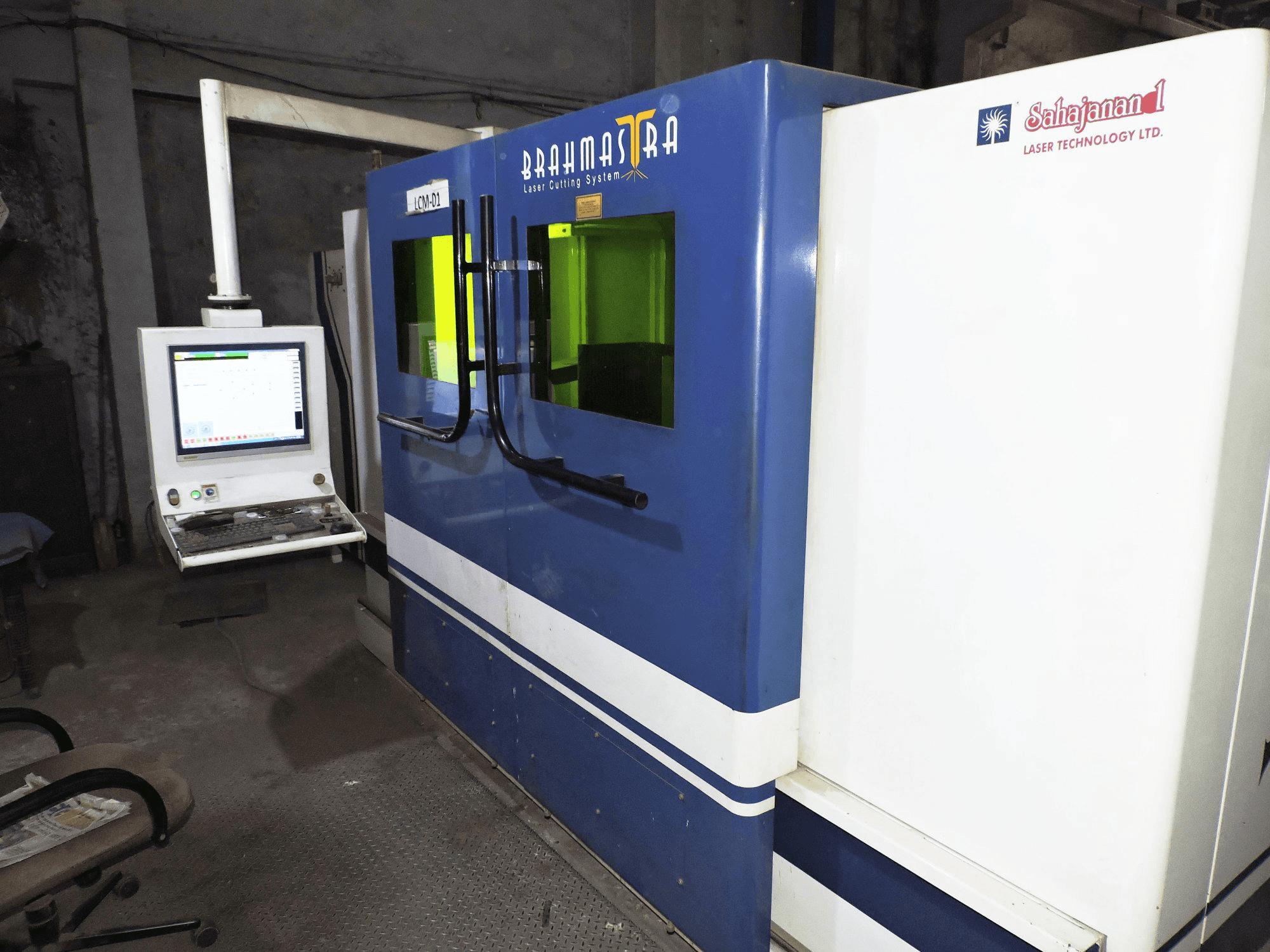 Left view of Sahajanand Brahmastra- Vector 3015 F1.0 Machine