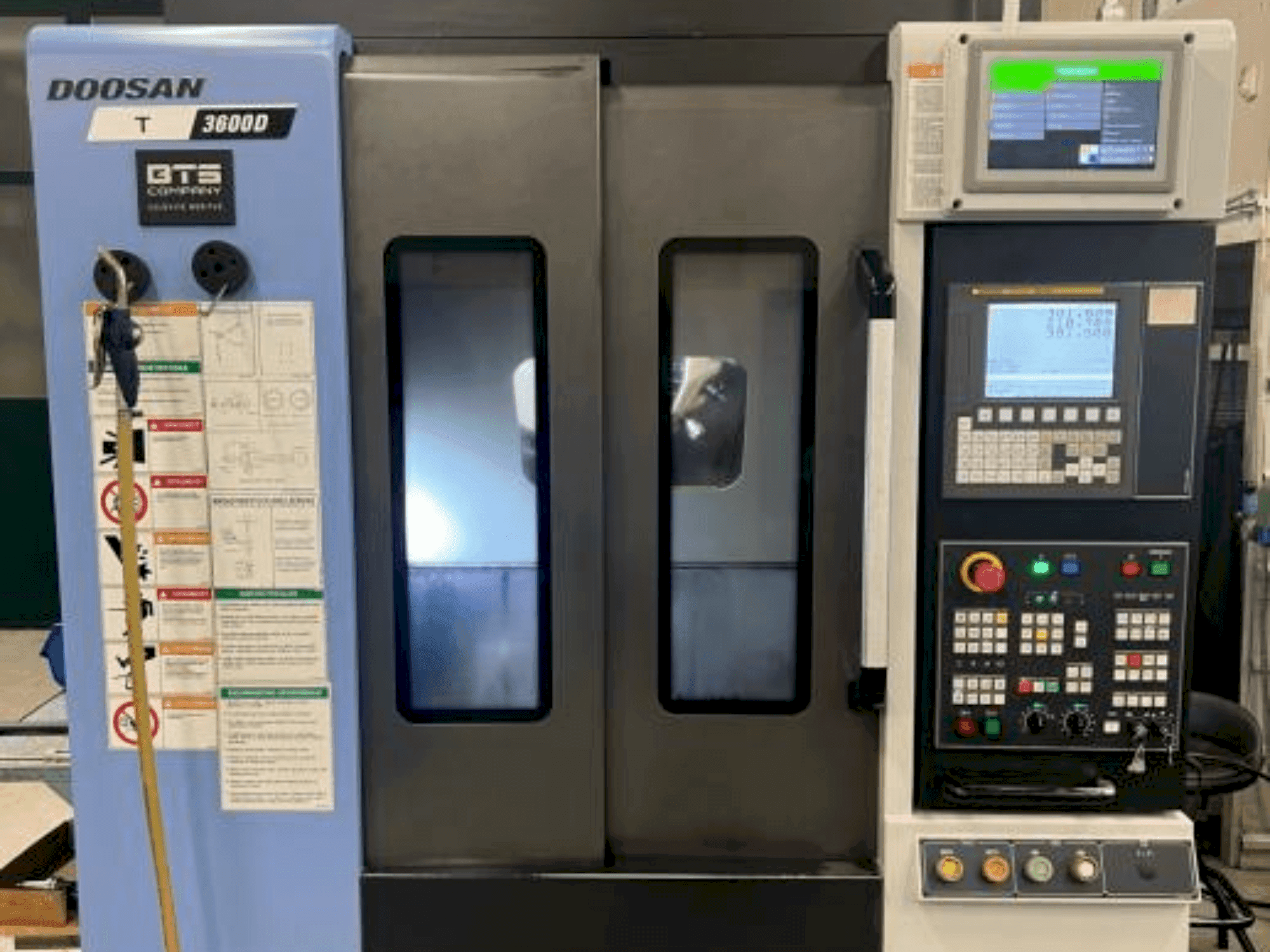 Front view of DOOSAN T3600 D machine