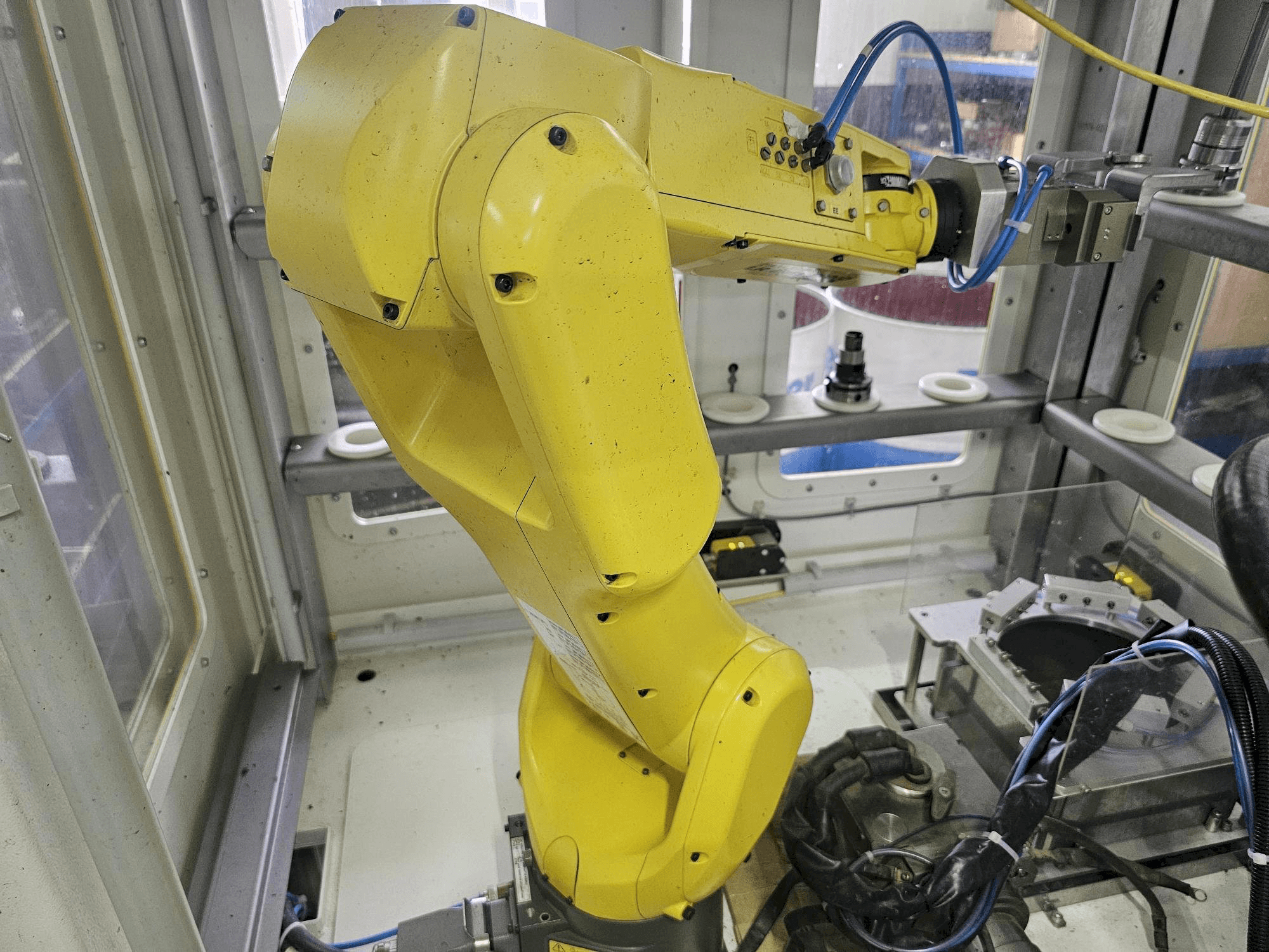 Front view of FANUC LR Mate 200 id 7L machine