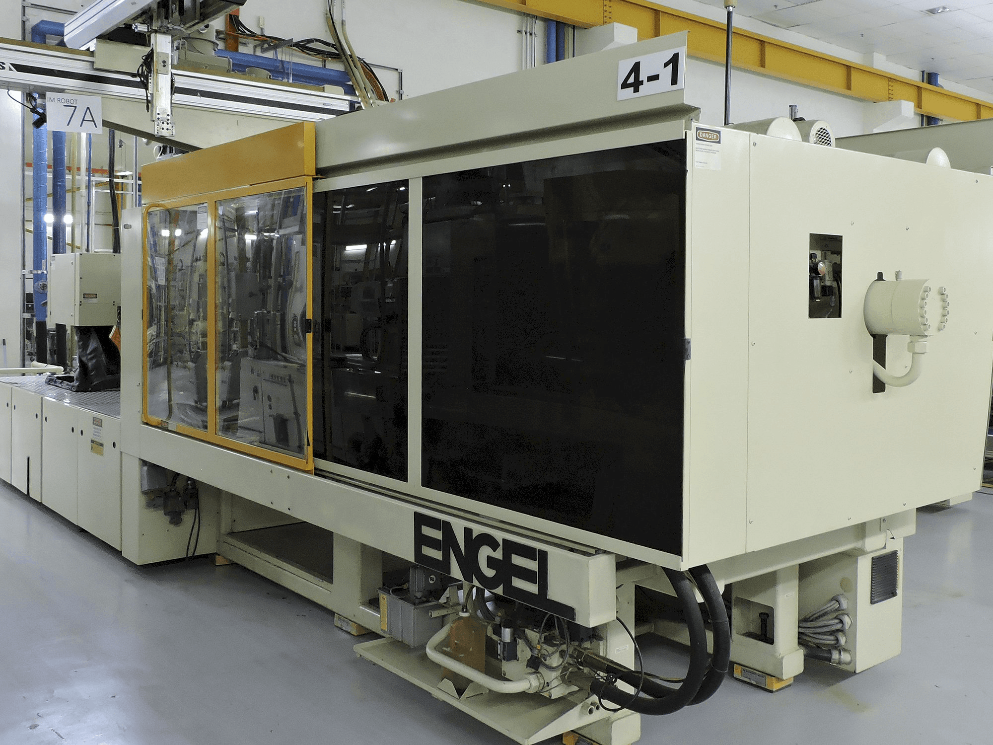 Front view of ENGEL ES1300/450 BHP Machine