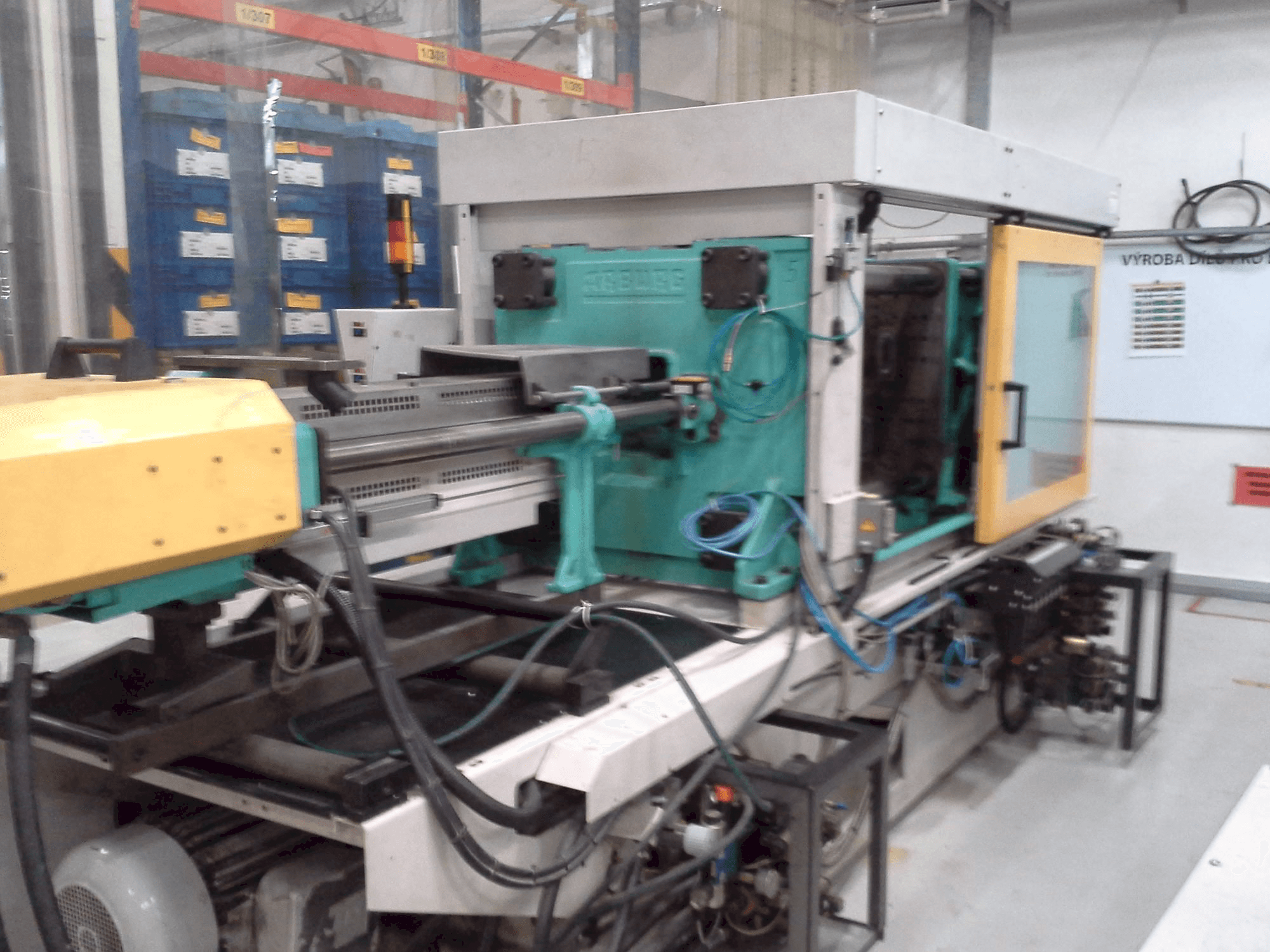 Front view of Arburg 570C 2000-675 machine