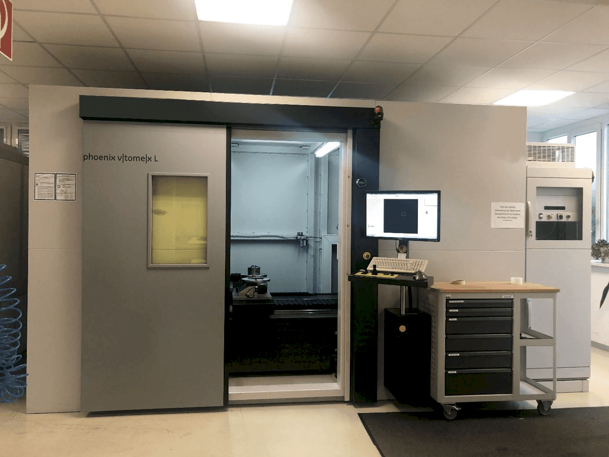 Front view of Phoenix V|tome|x L 240 machine