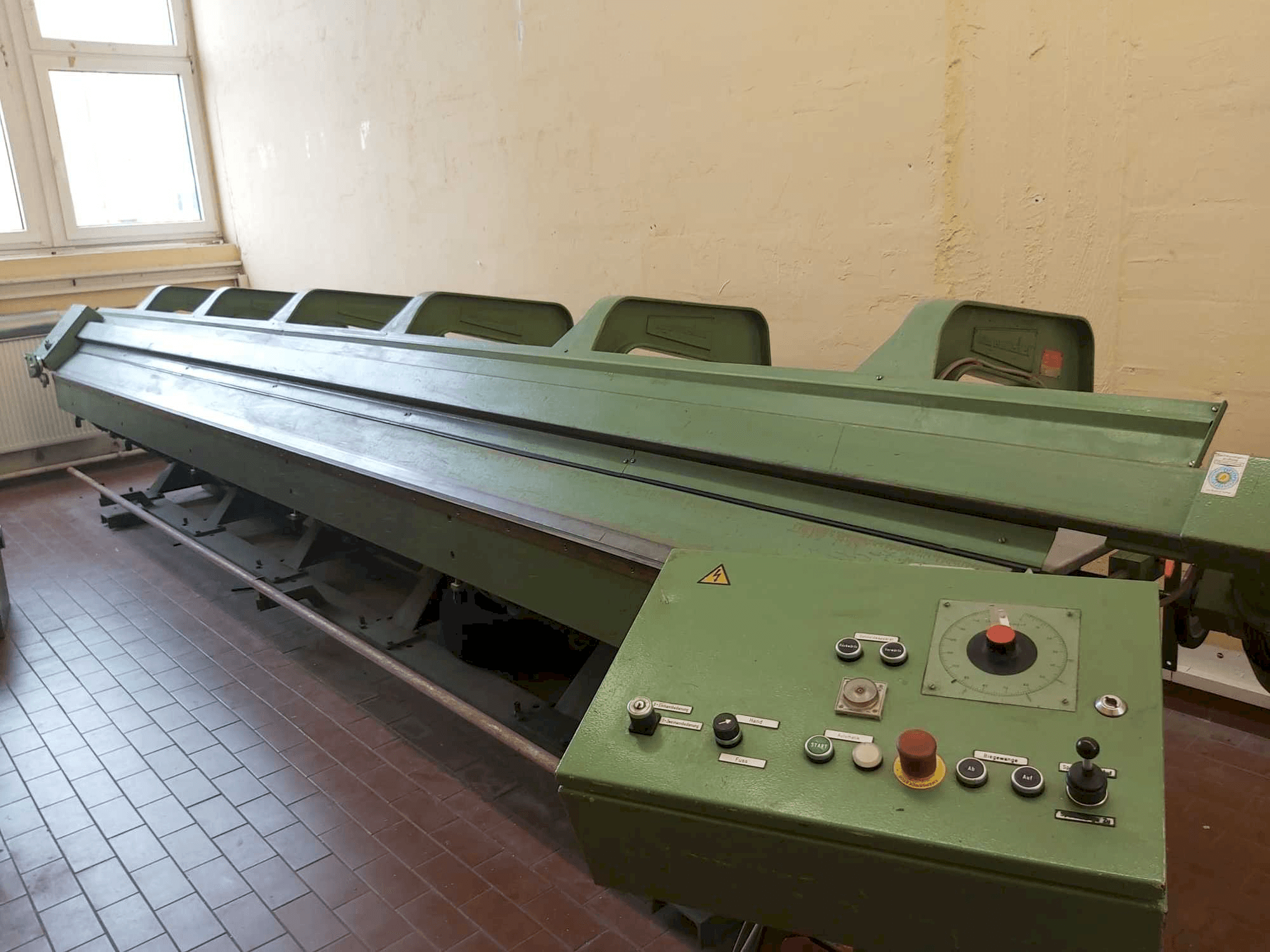 Front view of Biegmeister BMTH 6.1,5 machine