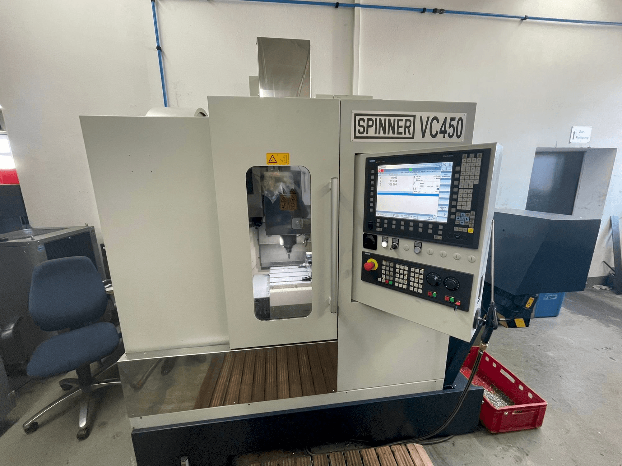 Front view of SPINNER VC 450 machine