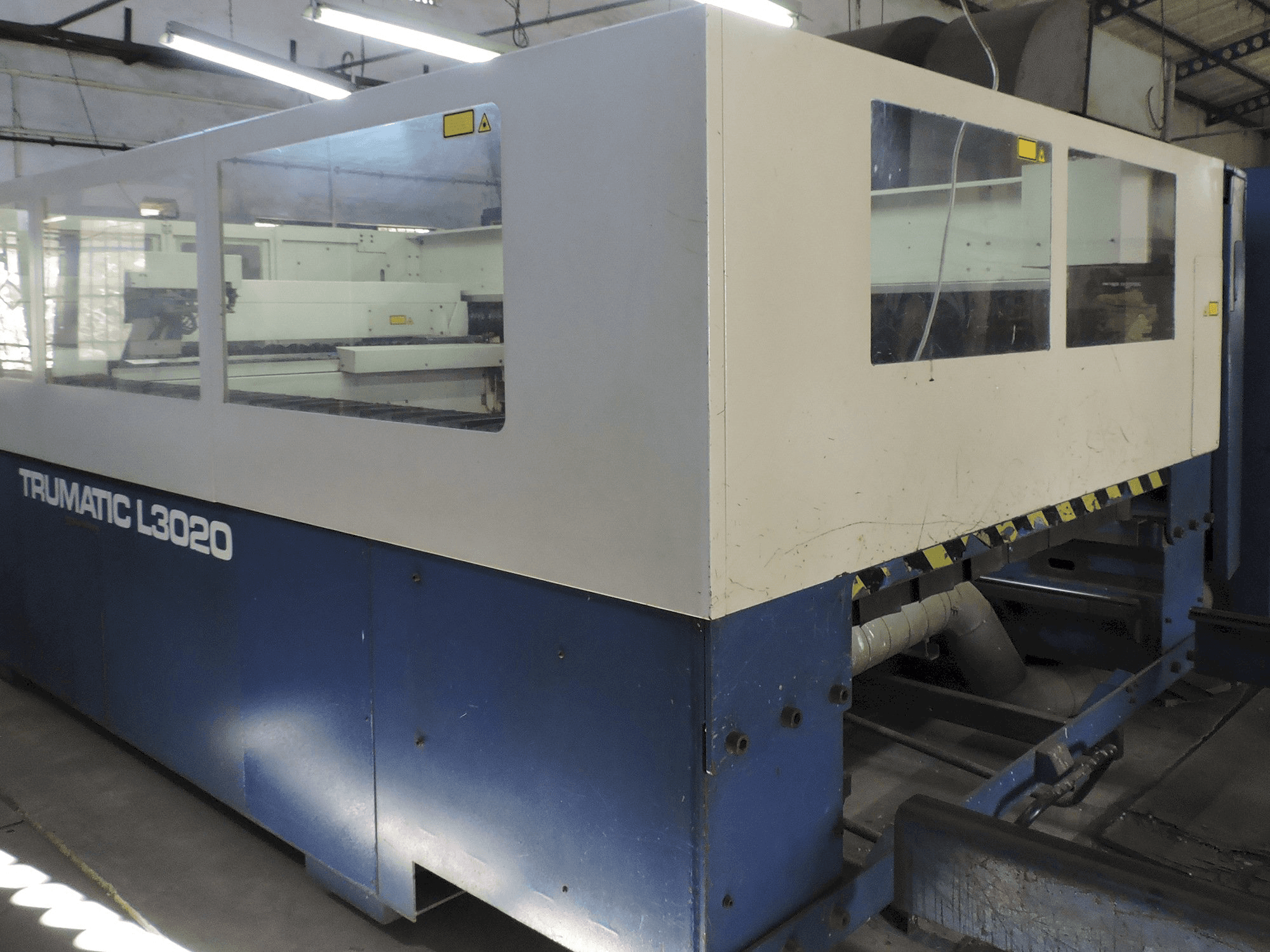Right view of Trumpf Trumatic L3020 Machine