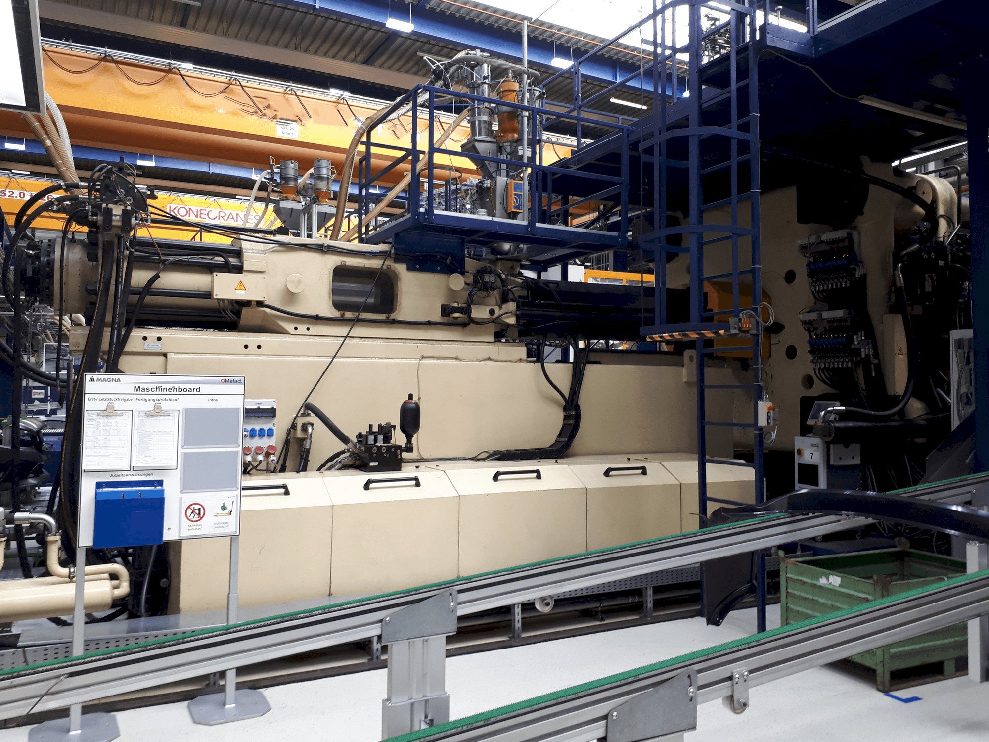 Front view of Husky SGM 3650 machine