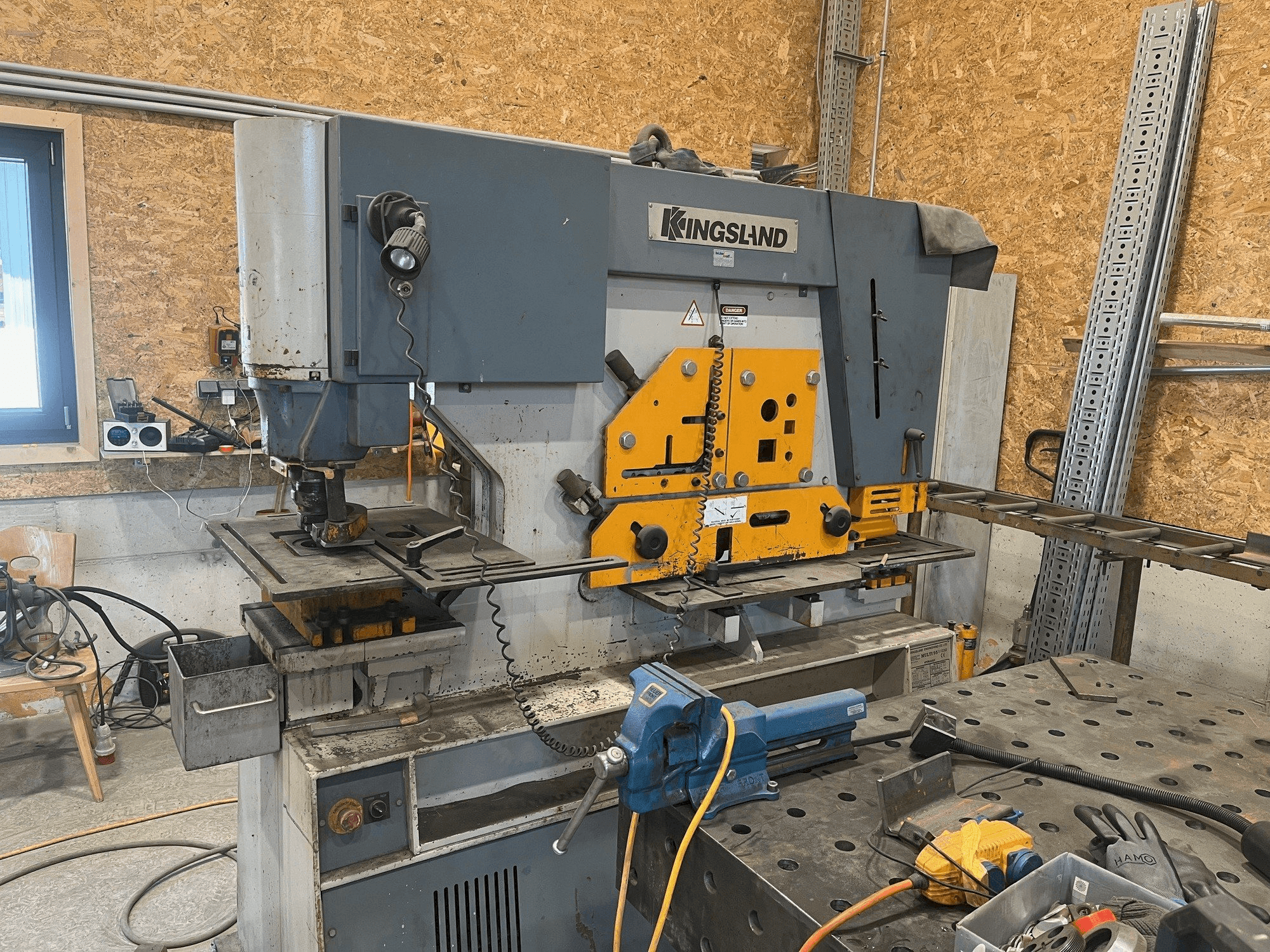 Front view of KINGSLAND Multi 95 machine