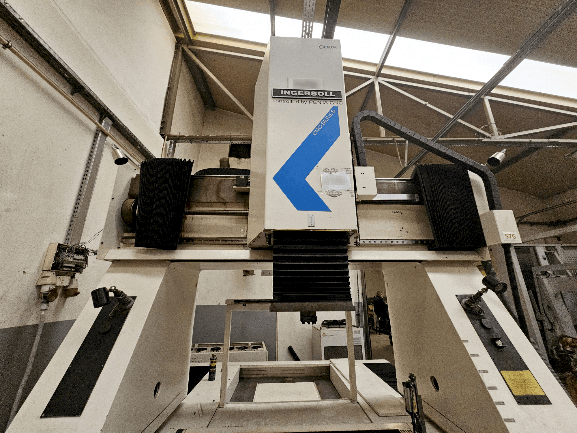 Front view of INGERSOLL IG1300 PENTA machine