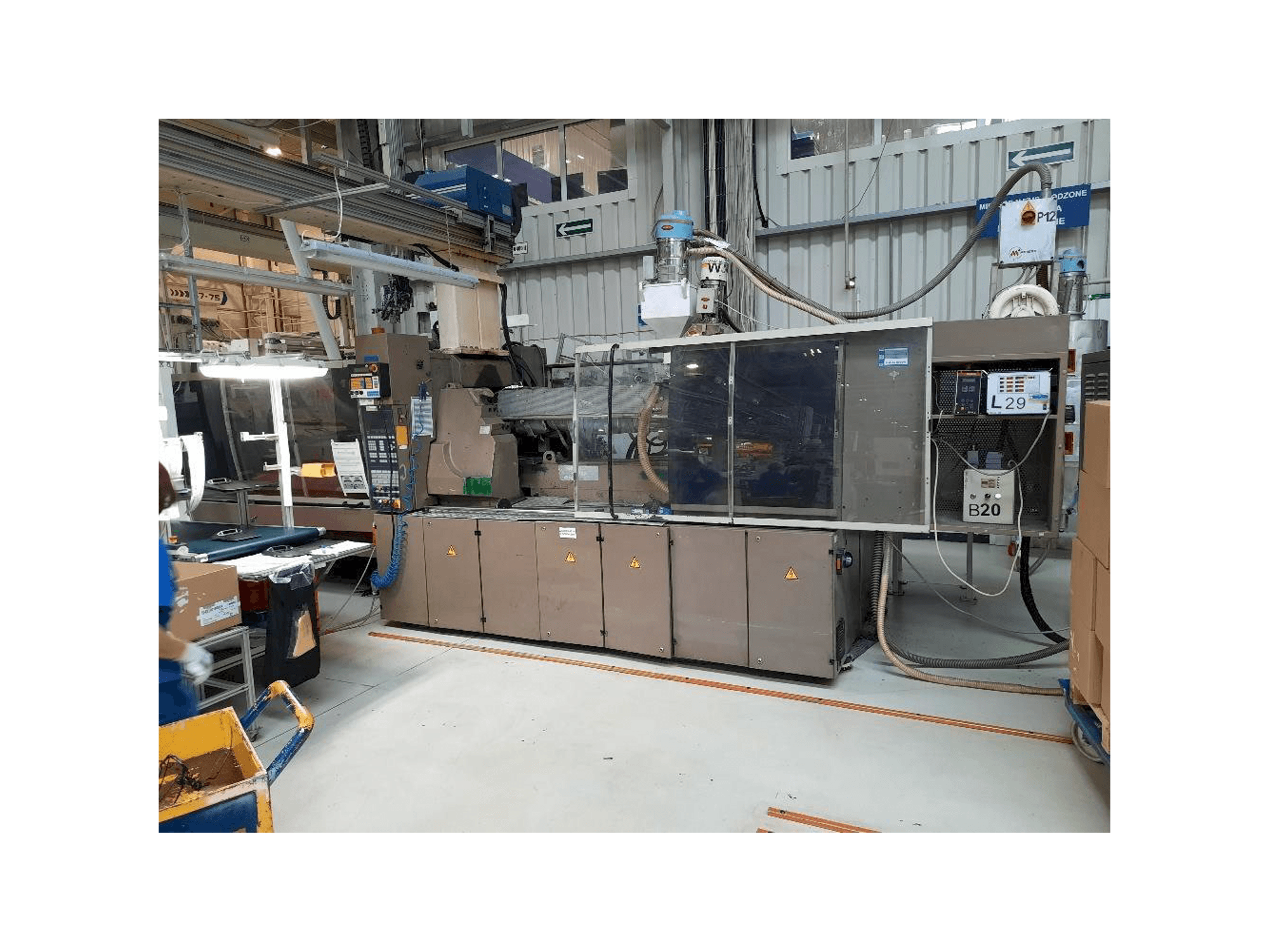 Front view of ENGEL ES 2550/400HL machine