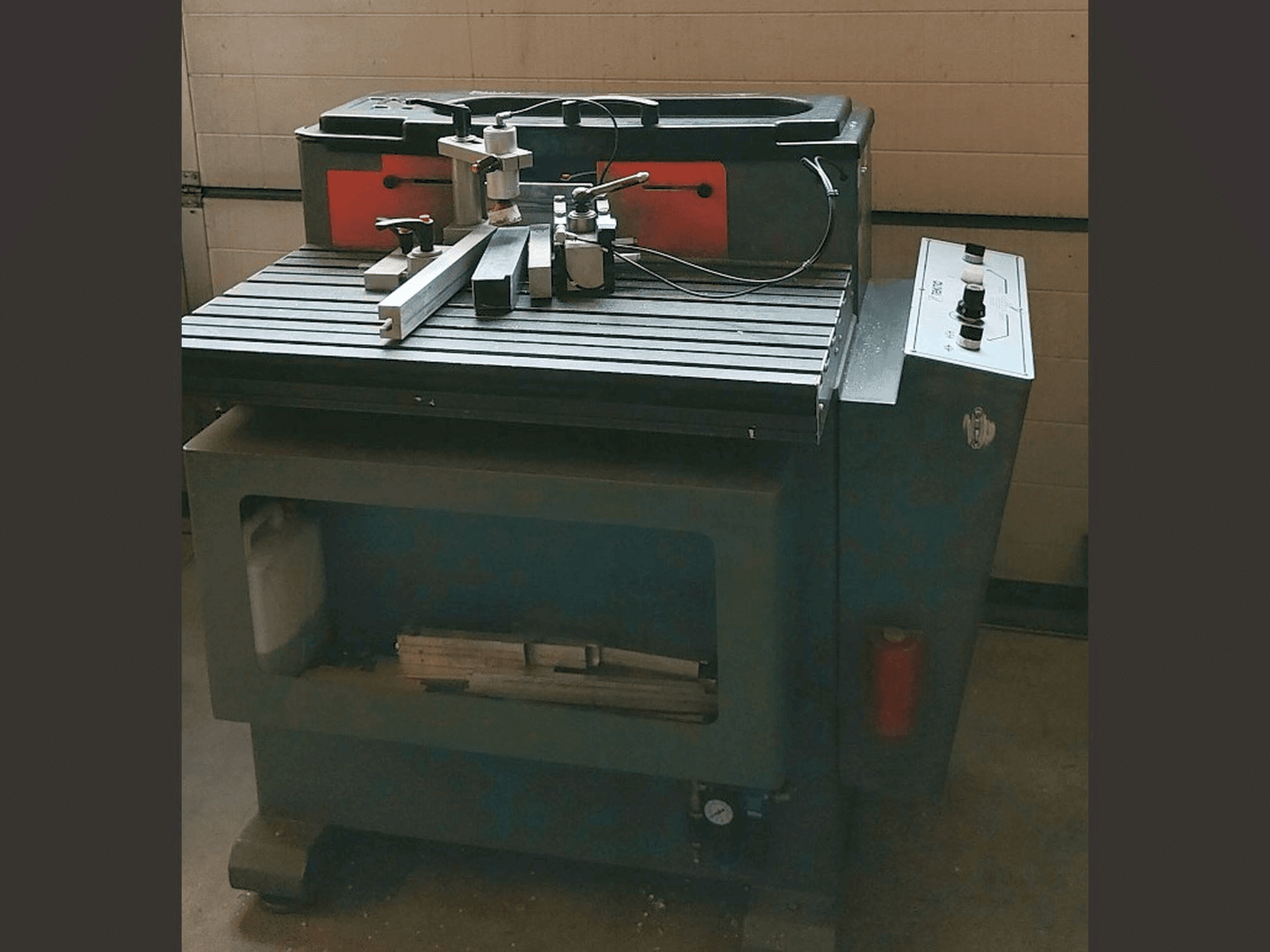 Left side view of Tekna TK661 machine