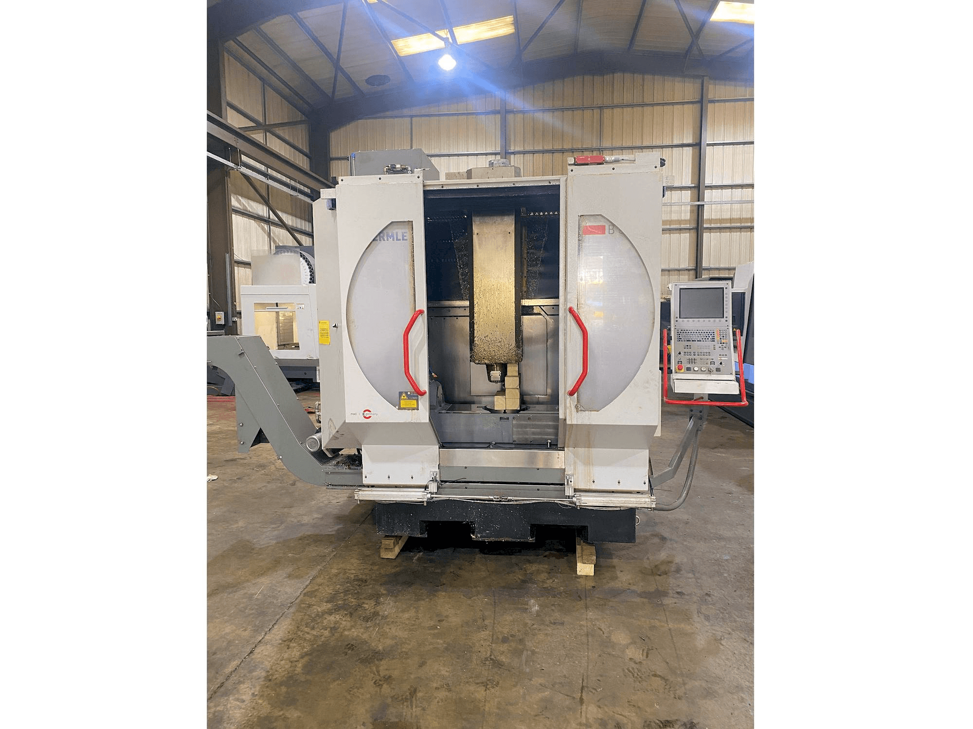 Front view of HERMLE B 300 U machine