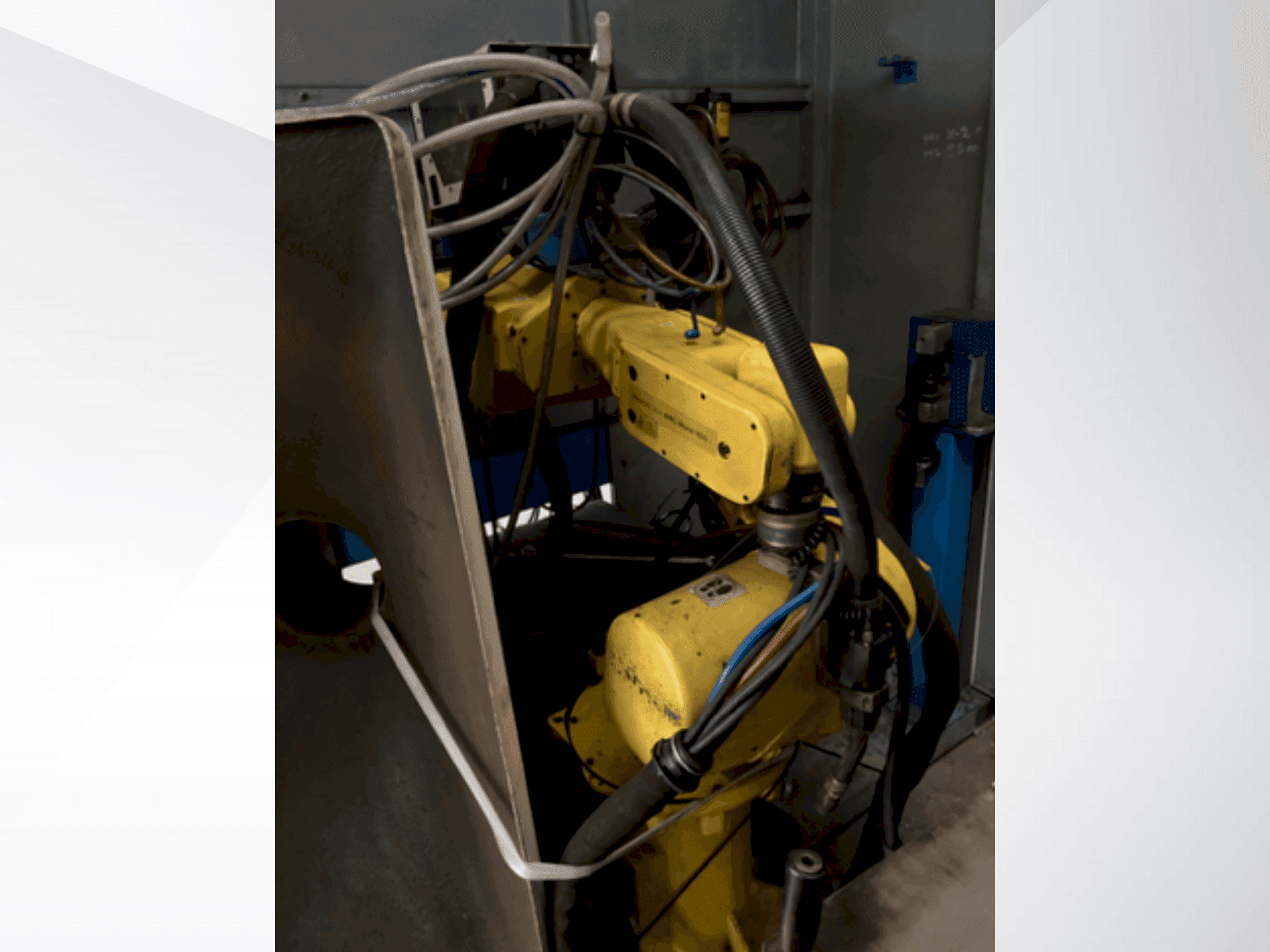 Front view of FANUC ARC Mate 100i machine