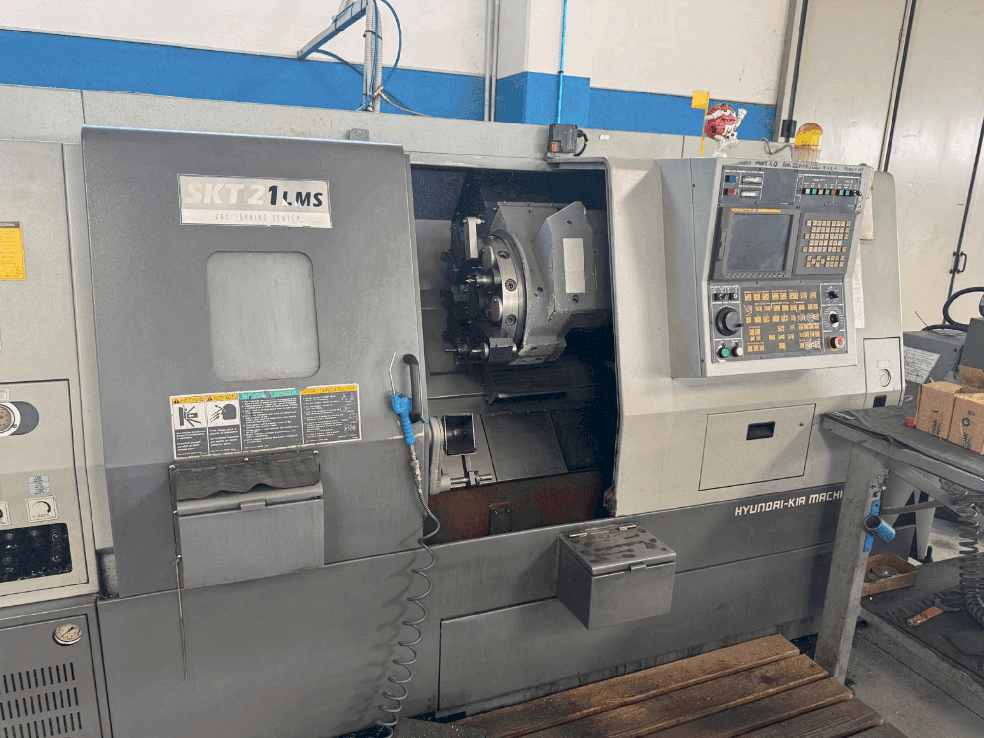 Front view of HYUNDAI KIA SKT 21 LMS machine