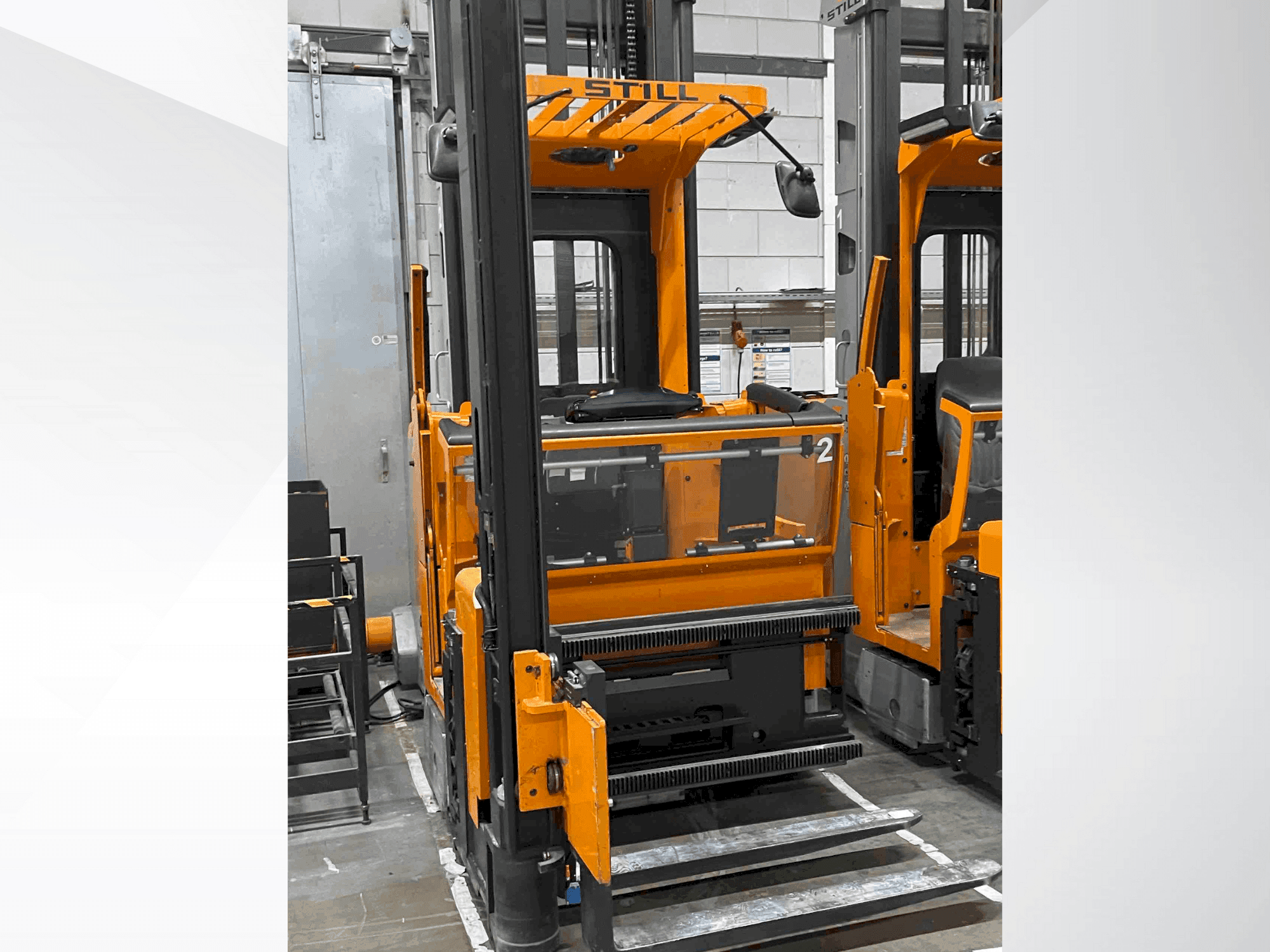 Front view of STILL MX-X 48v TE 3400 machine