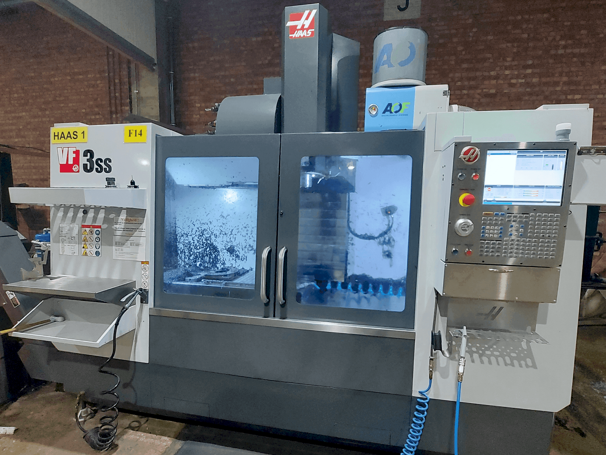 Front view of HAAS VF-3SS machine