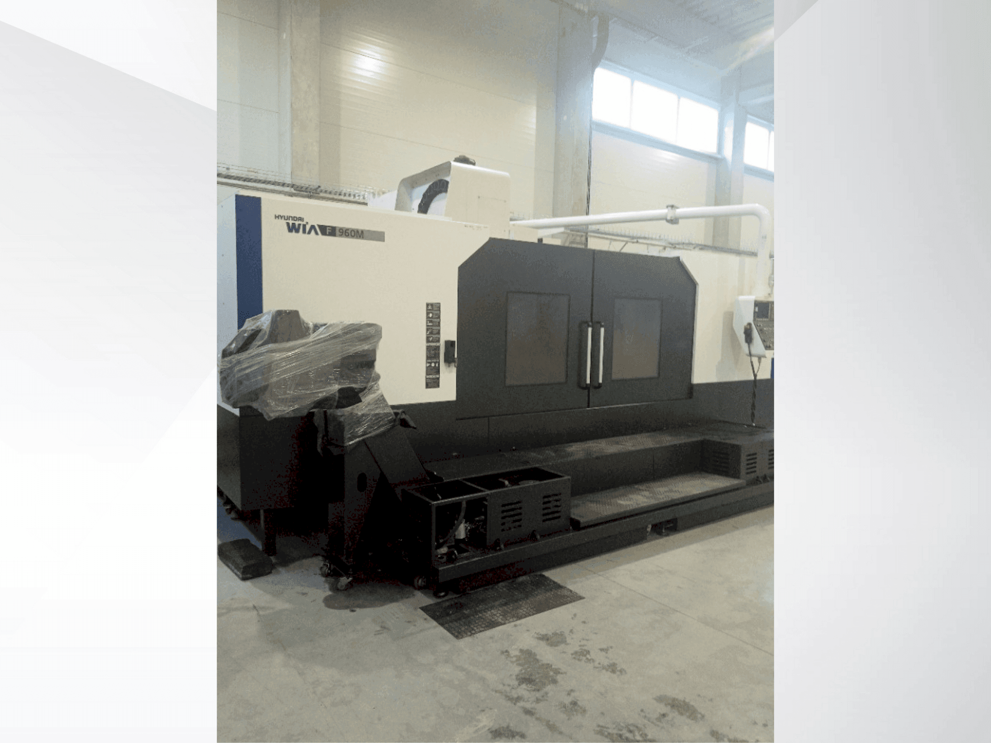 Front view of Hyundai Wia F 960M machine