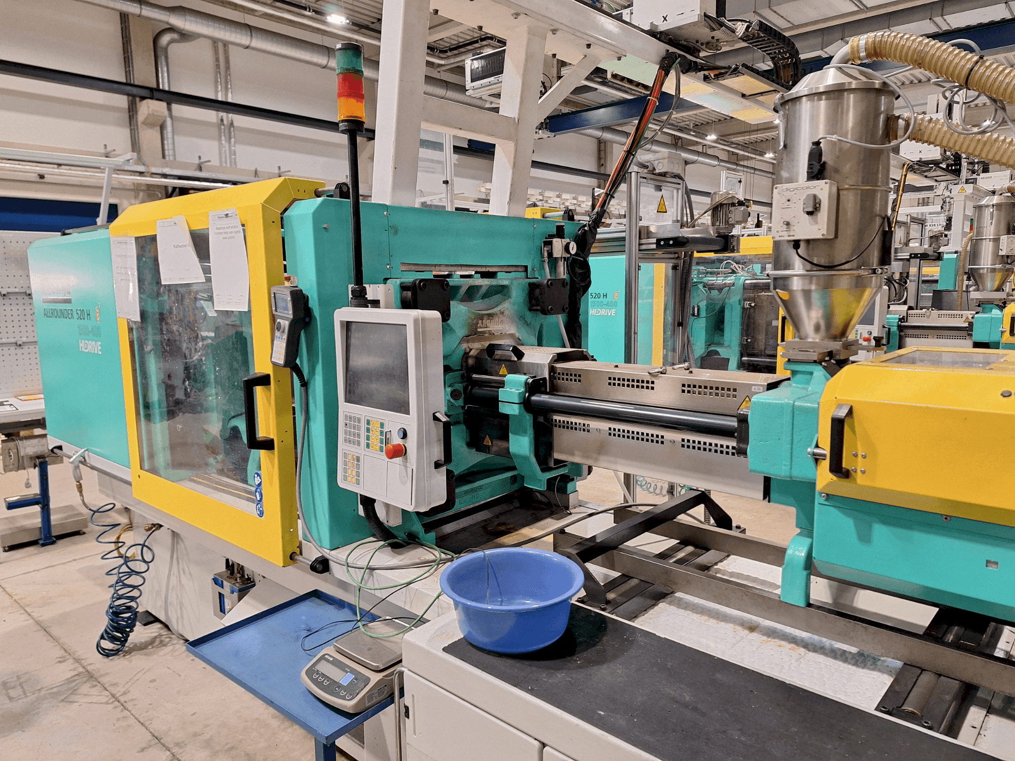 Front view of Arburg 520 H 1500-400 machine