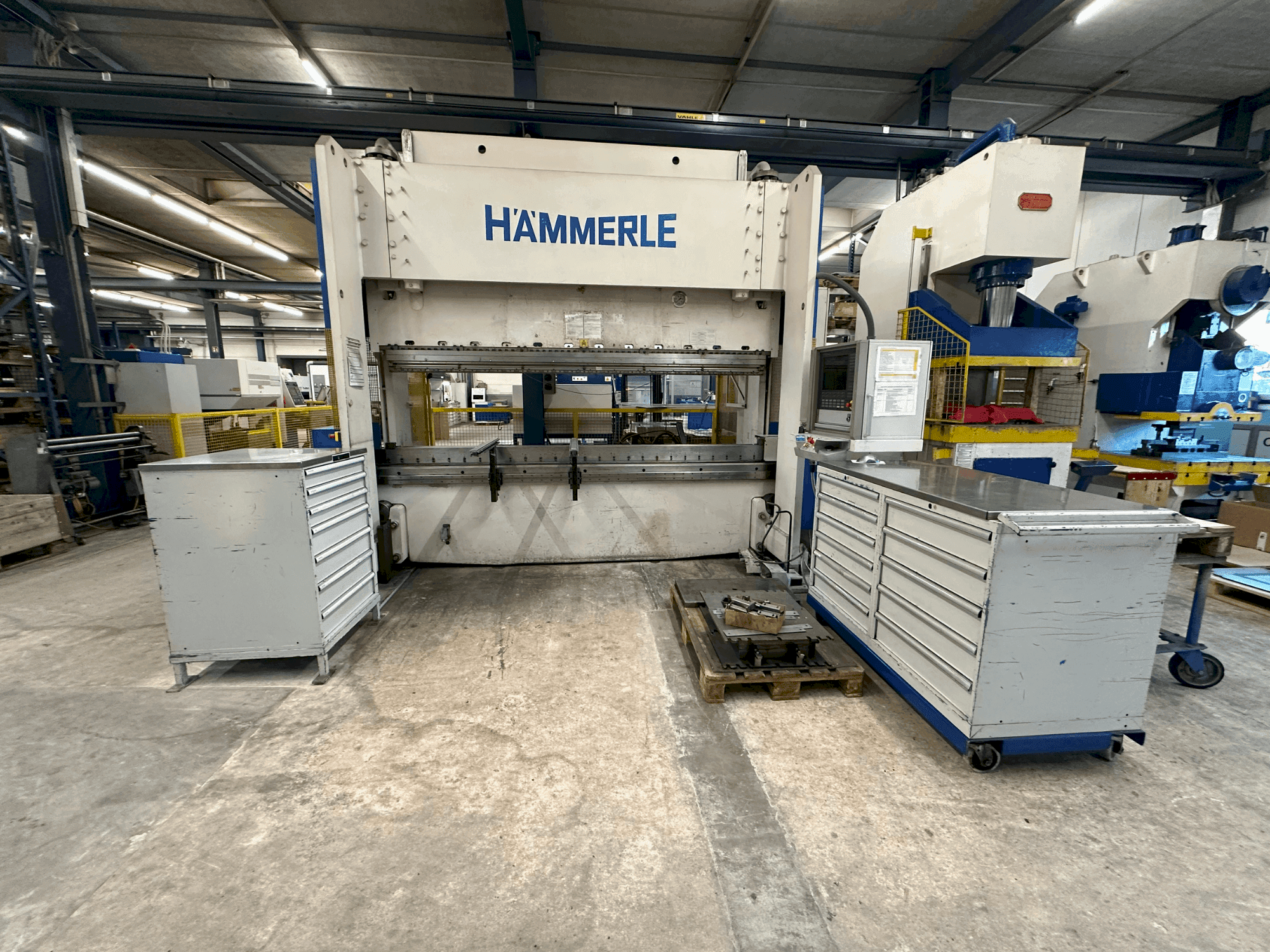 Front view of HAMMERLE BM 200 - 3100 machine