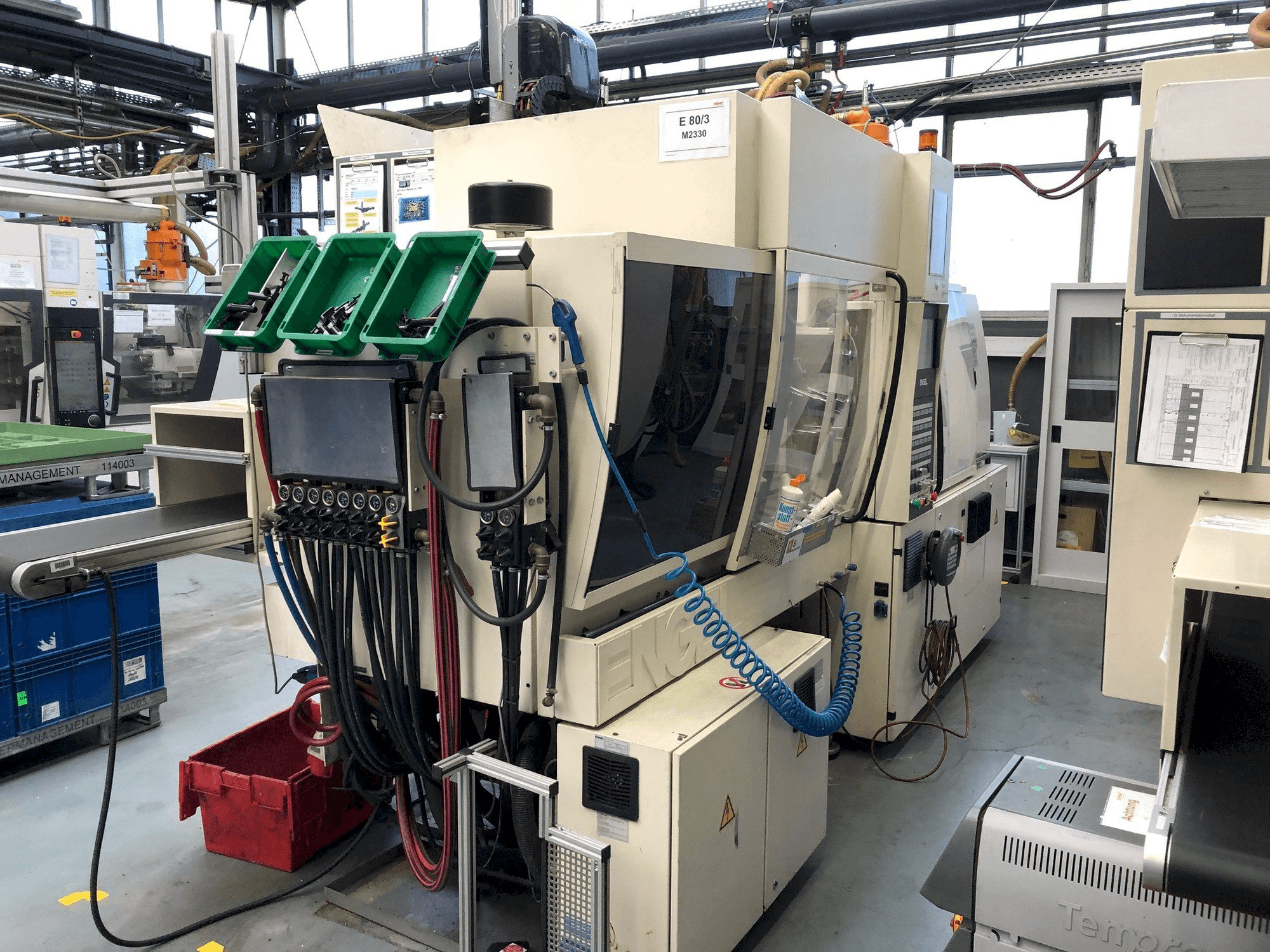 Front view of ENGEL Victory 330/80 machine