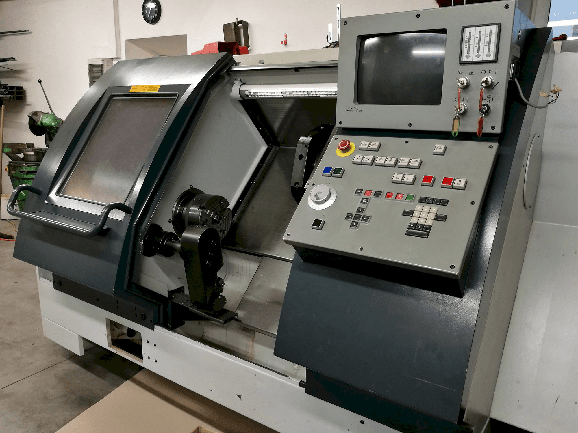 Right view of Gildemeister CTX 400 Machine