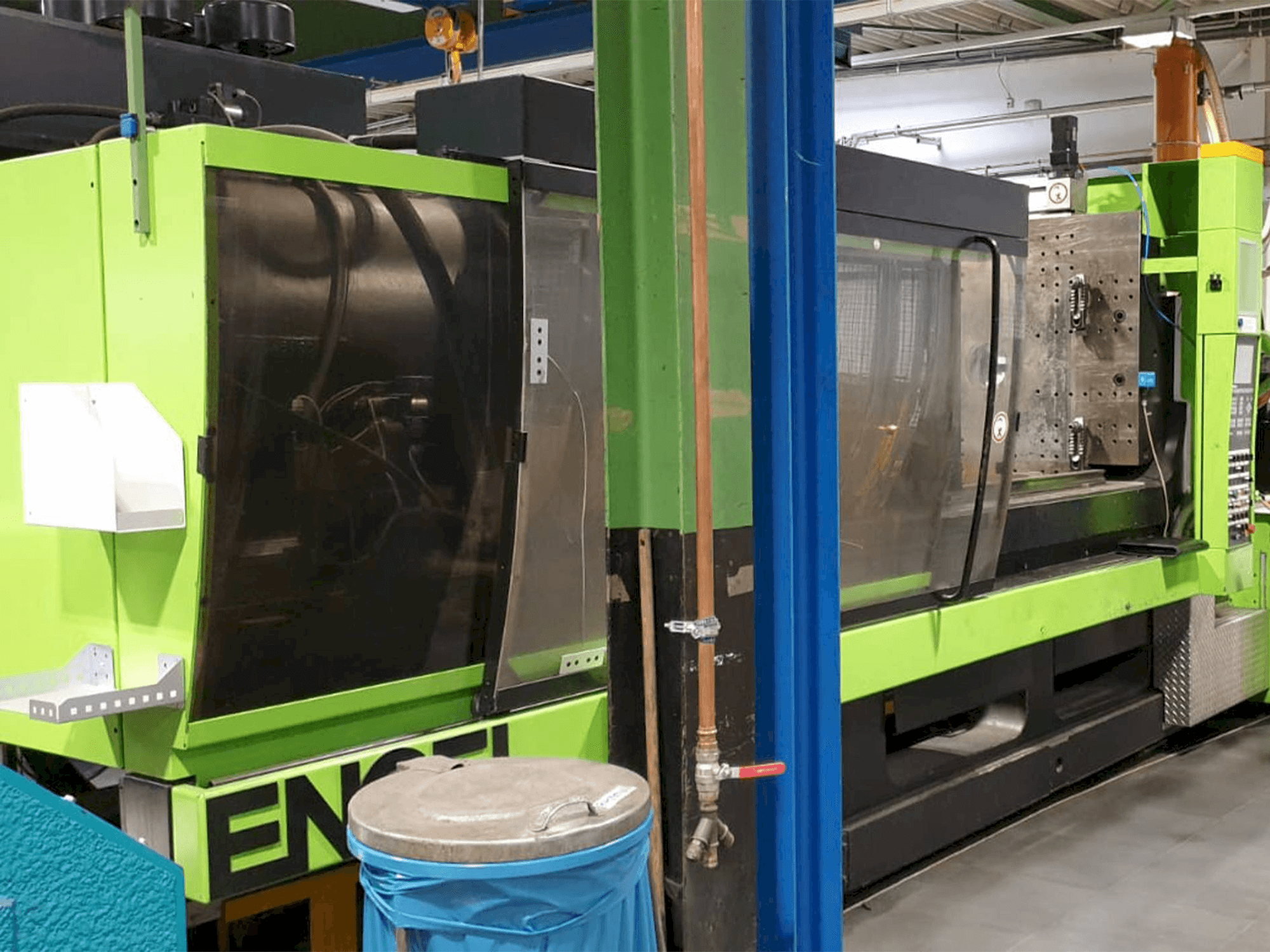 Front view of ENGEL ES 2550/500 HL-V machine