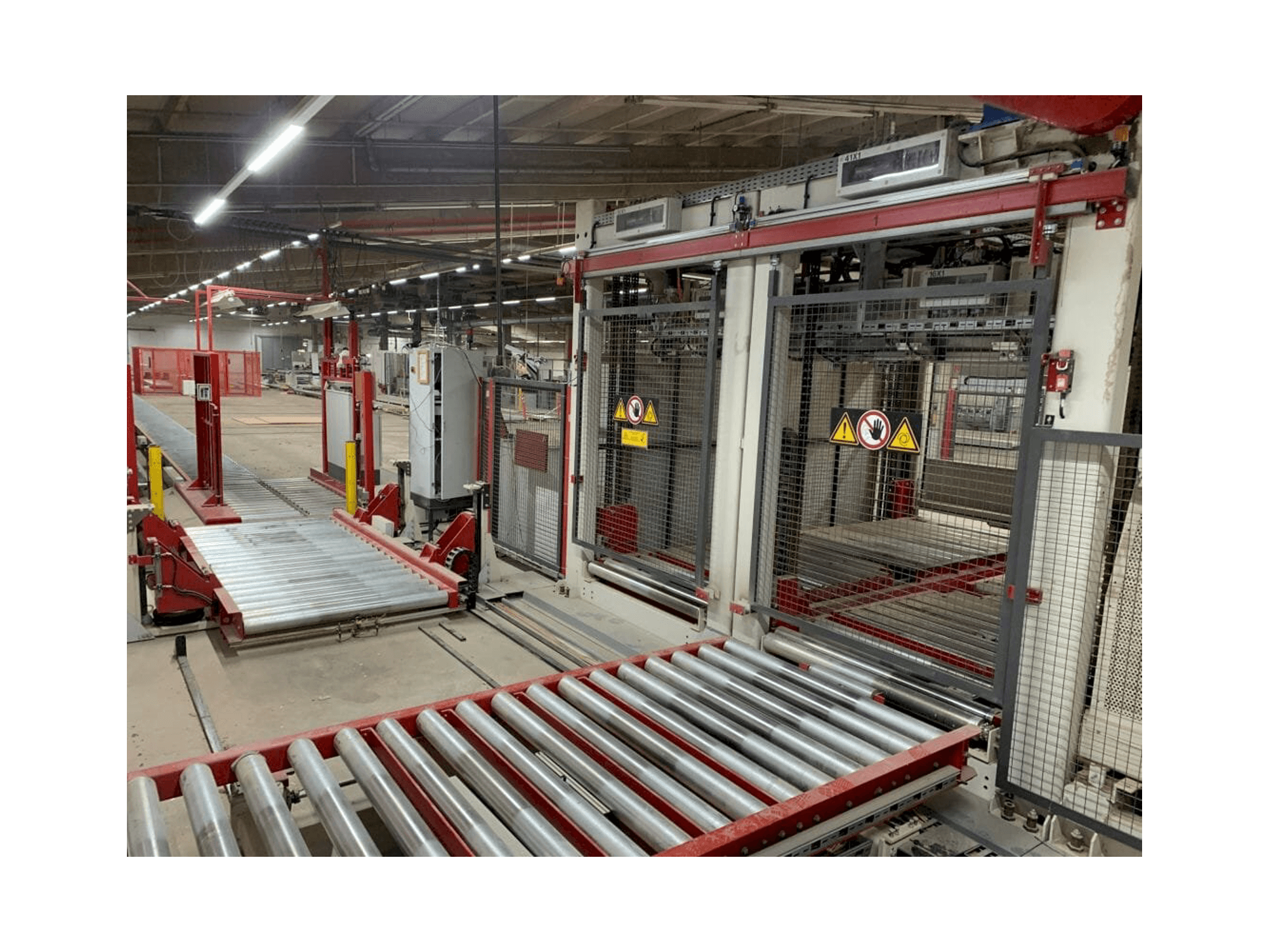 Front view of IMA AM33 - 3000 /1300 Systems machine