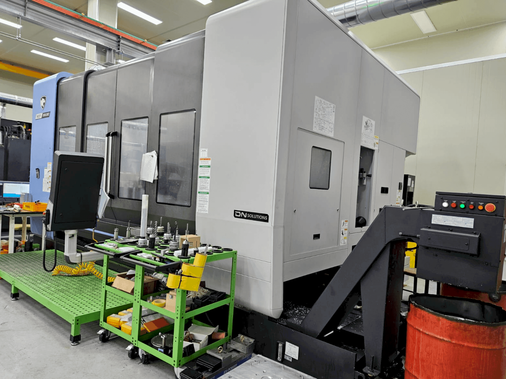 Front view of DN SOLUTIONS VCF 850LSRII machine