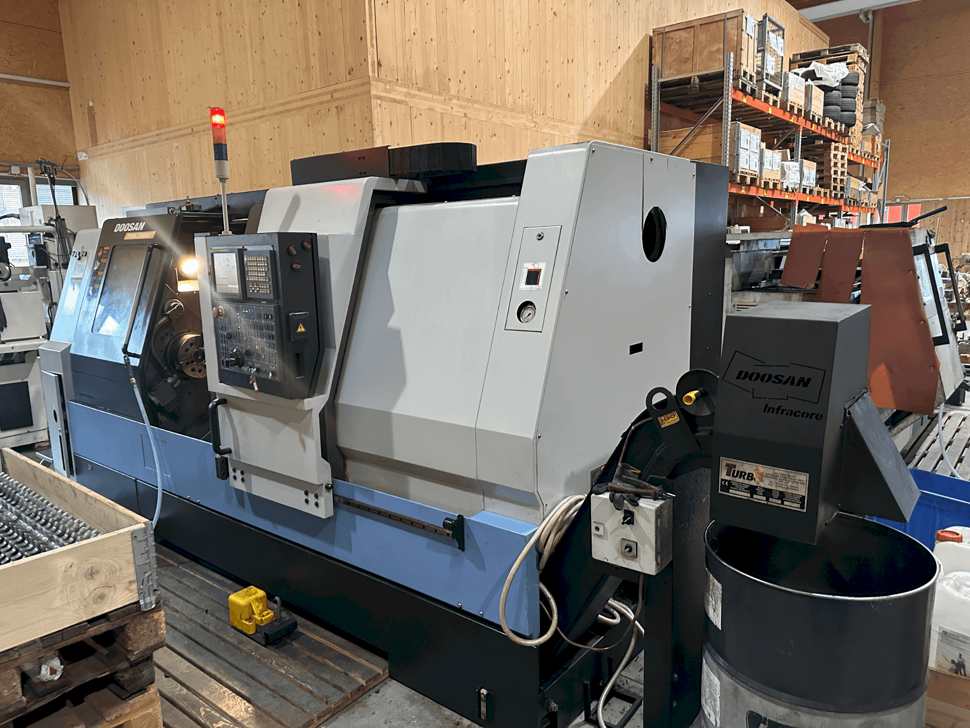 Front view of DOOSAN Puma 2500XLY machine