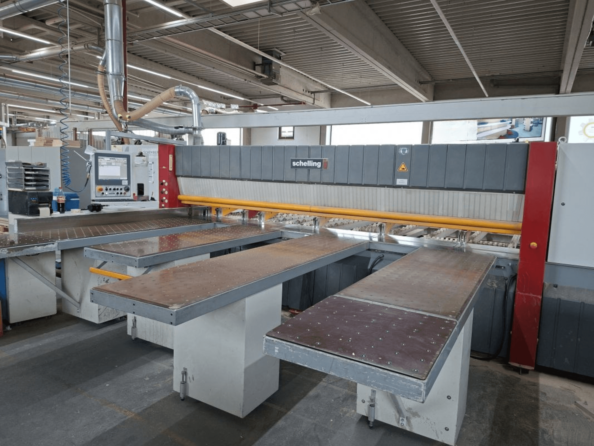 Panel saw SCHELLING FH 4 in workshop, showcasing dual extended tables and control panel. Front view highlighting operational setup.