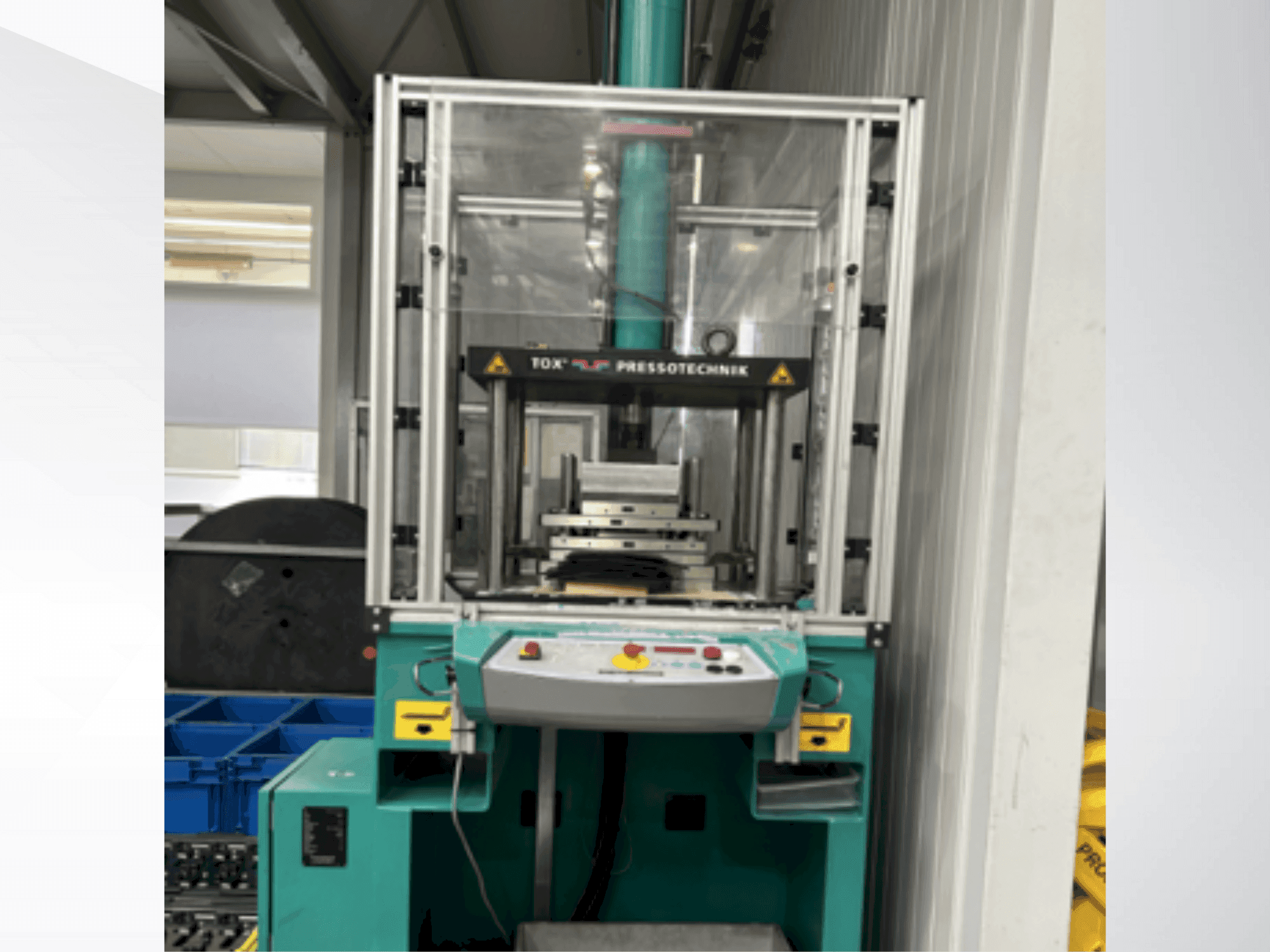 Front view of TOX MAG 008.261.A.001 machine