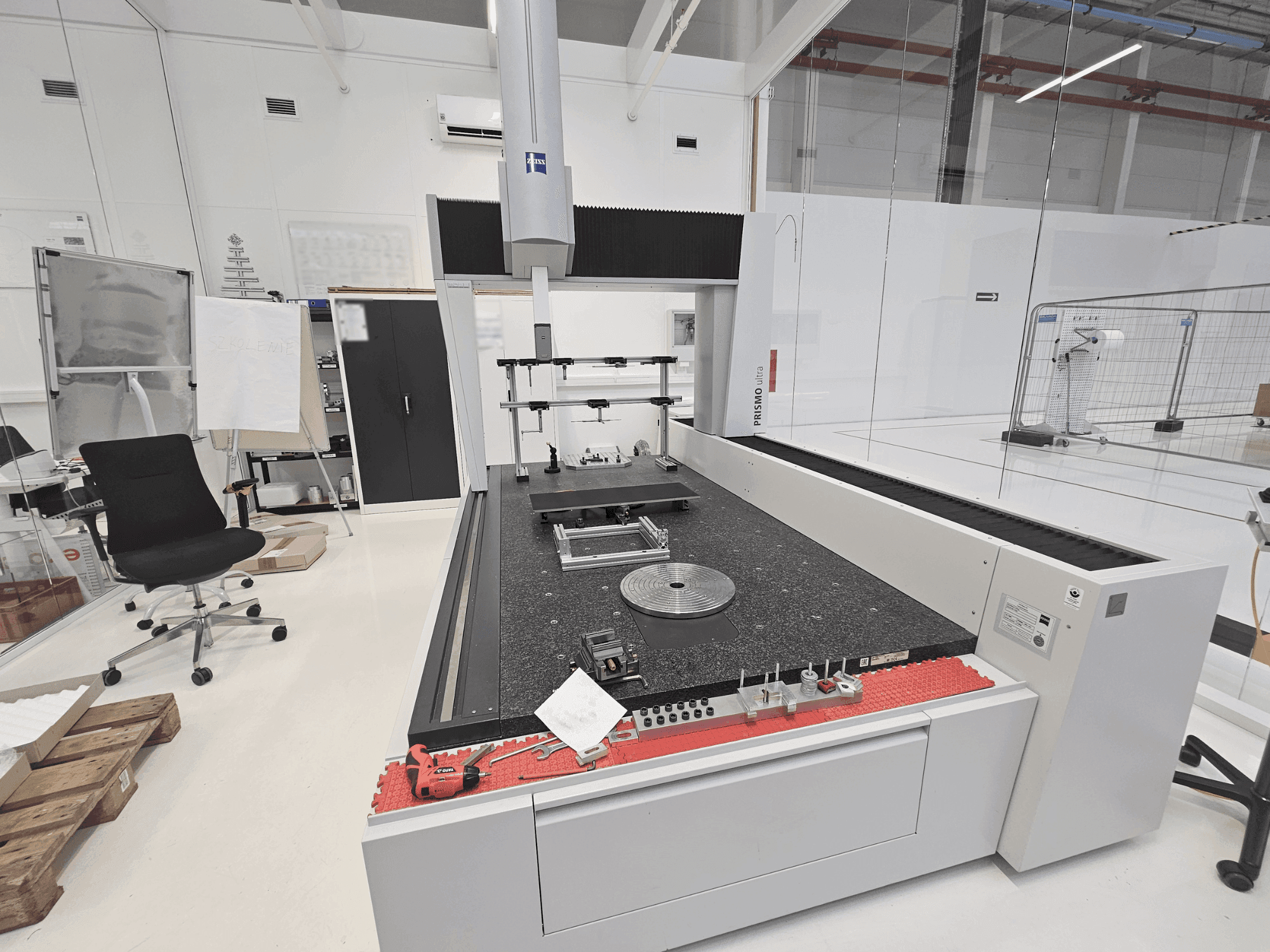 Front view of ZEISS PRISMO 12/24/10 ultra machine